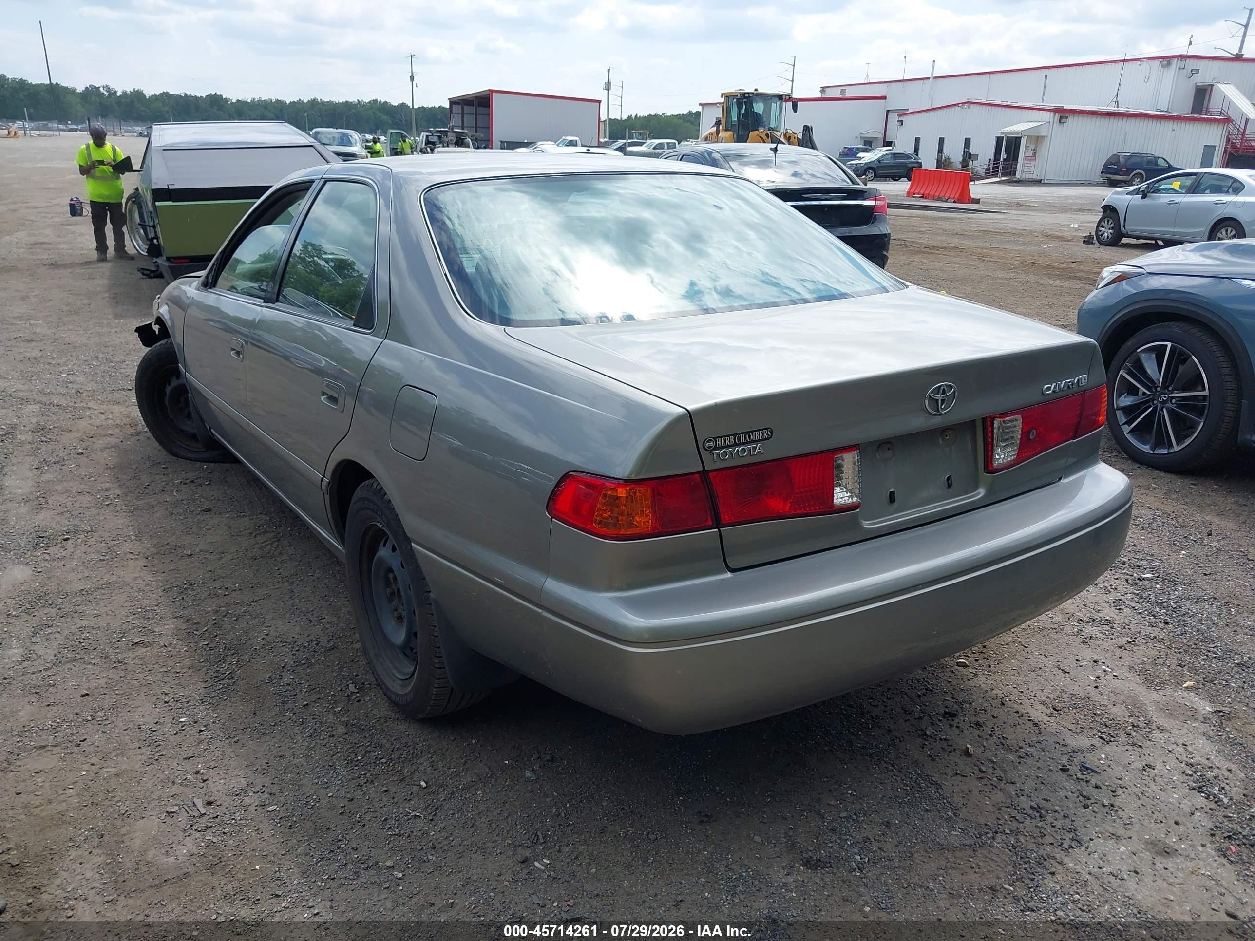 2000 Toyota Camry Le Серебряный vin: JT2BG22K9Y0448157
