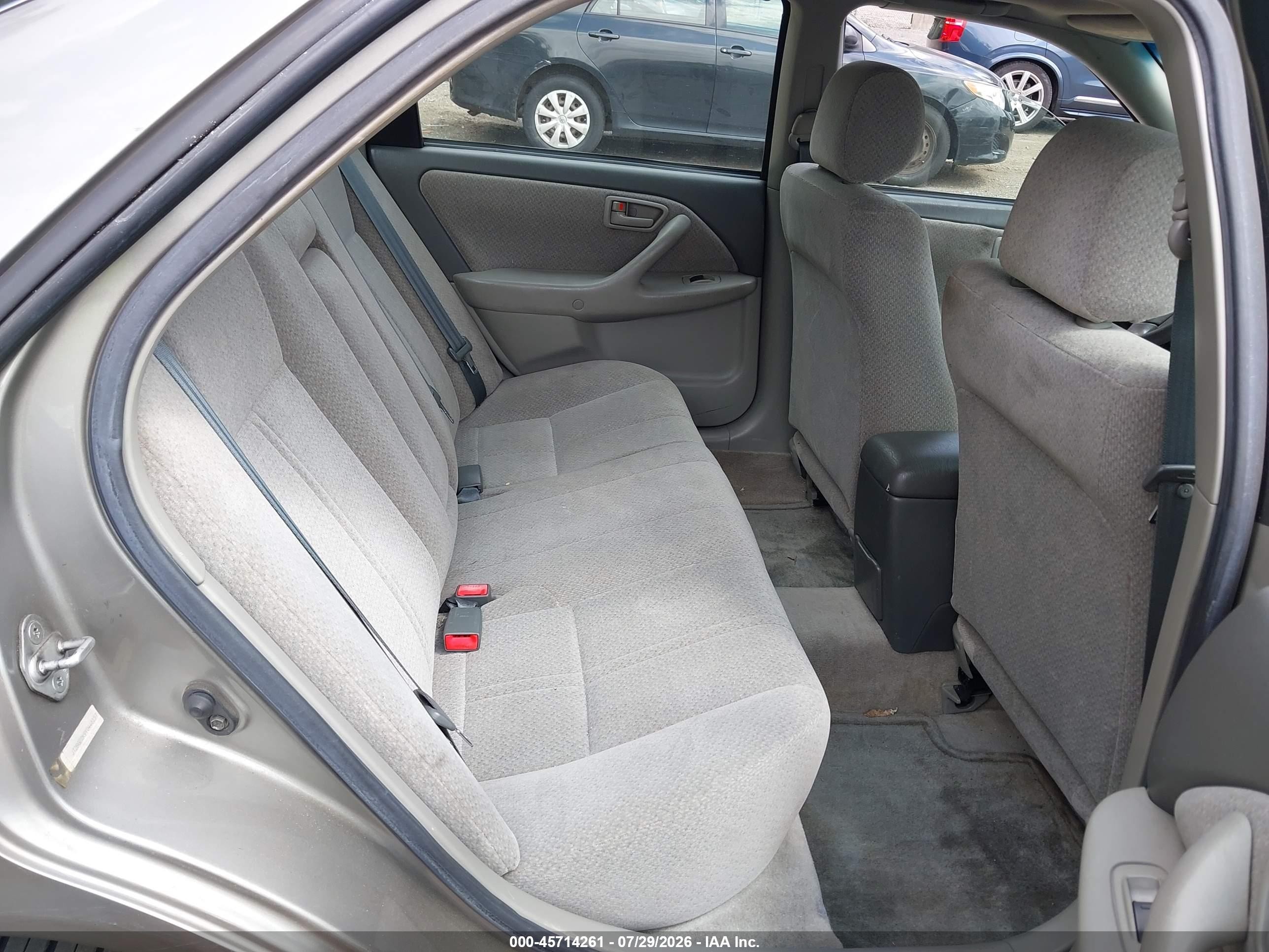 2000 Toyota Camry Le Серебряный vin: JT2BG22K9Y0448157