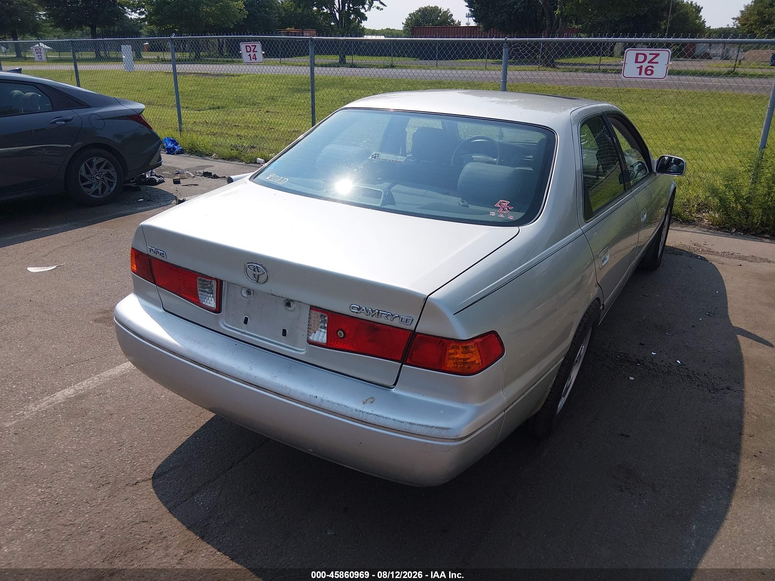 2000 Toyota Camry Le Silver vin: JT2BG22K9Y0449308