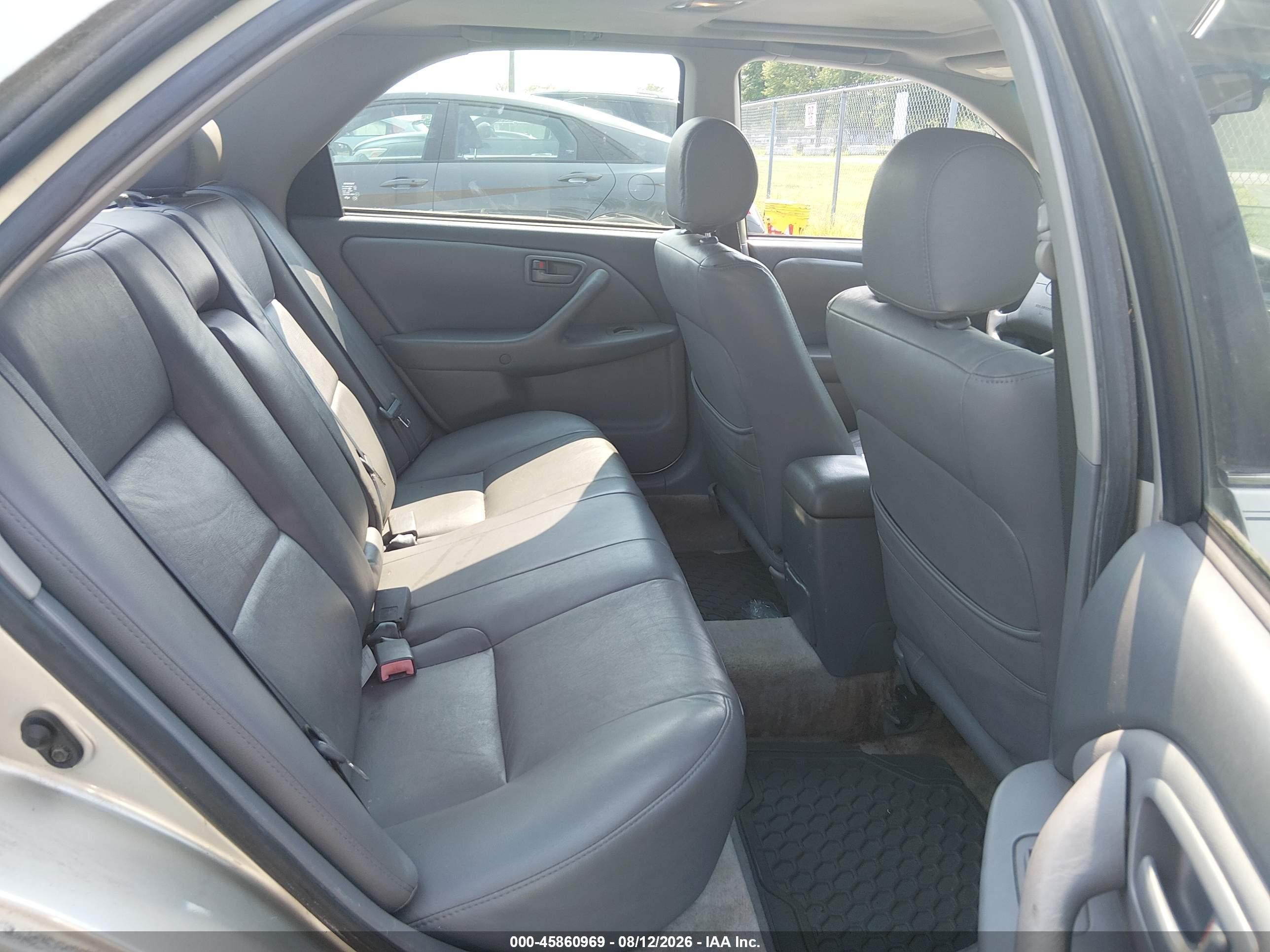 2000 Toyota Camry Le Silver vin: JT2BG22K9Y0449308
