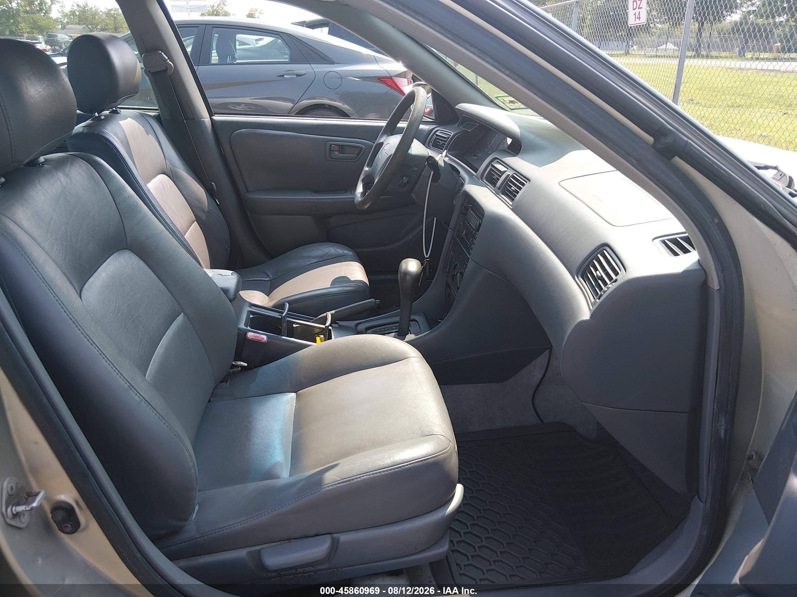2000 Toyota Camry Le Silver vin: JT2BG22K9Y0449308