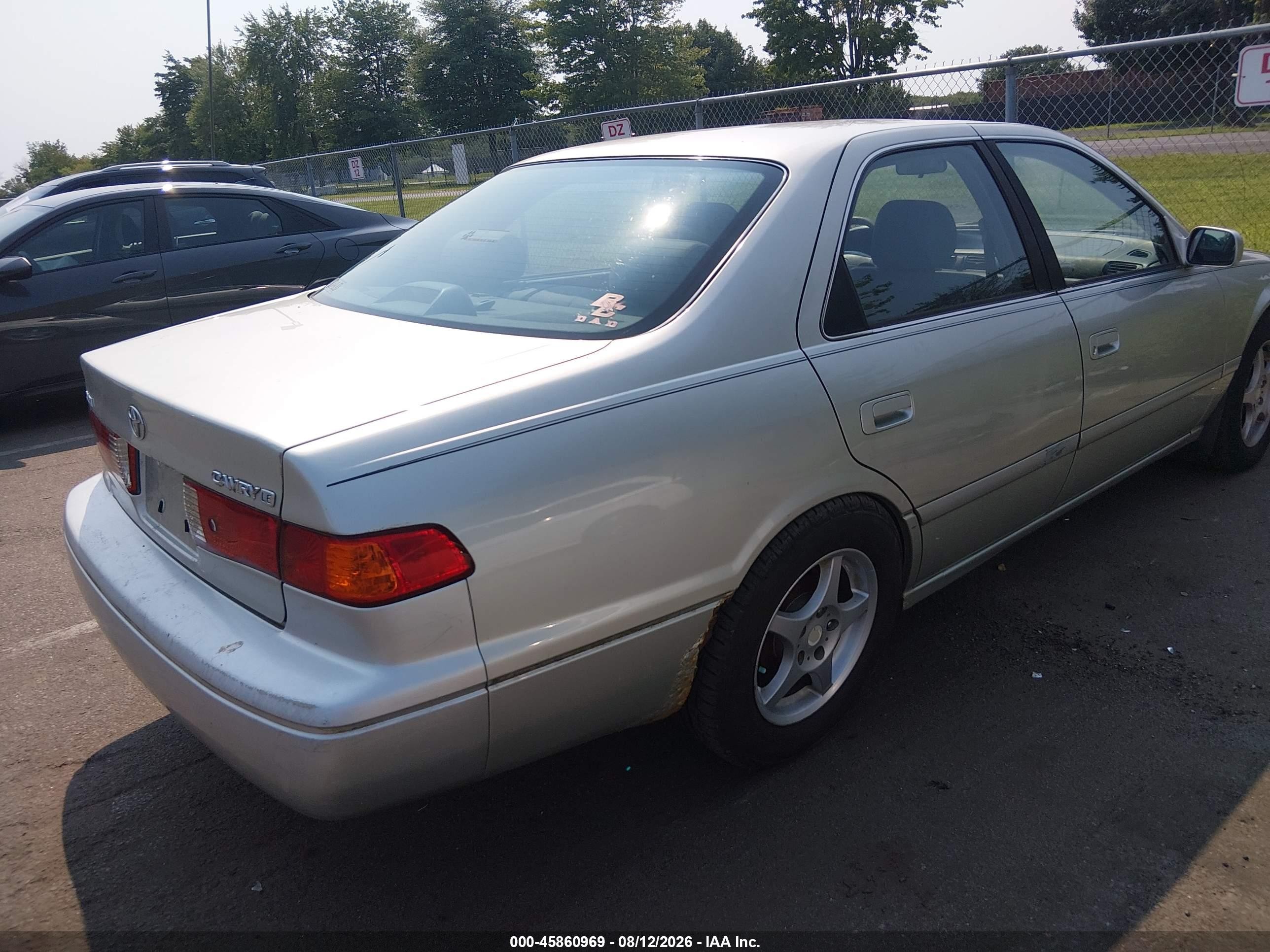 2000 Toyota Camry Le Silver vin: JT2BG22K9Y0449308