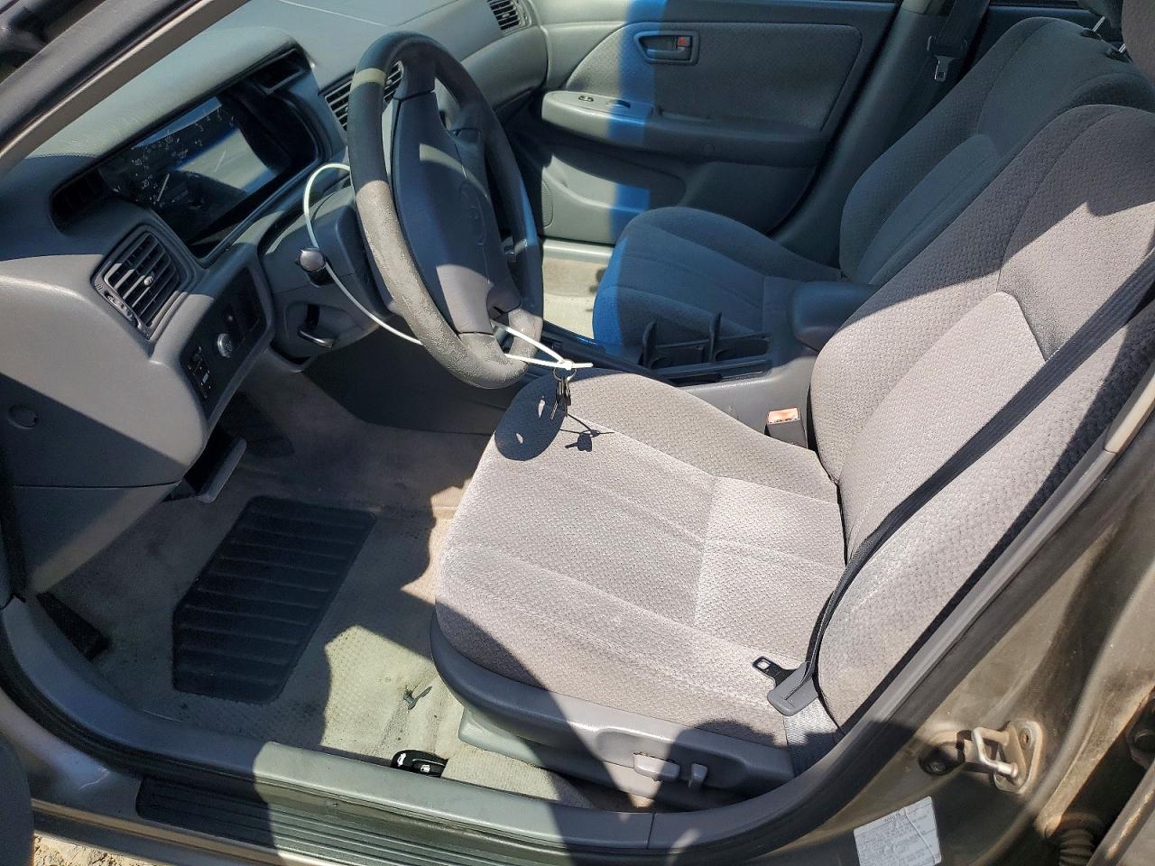2001 Toyota Camry Le Серый vin: JT2BG22KX10546281