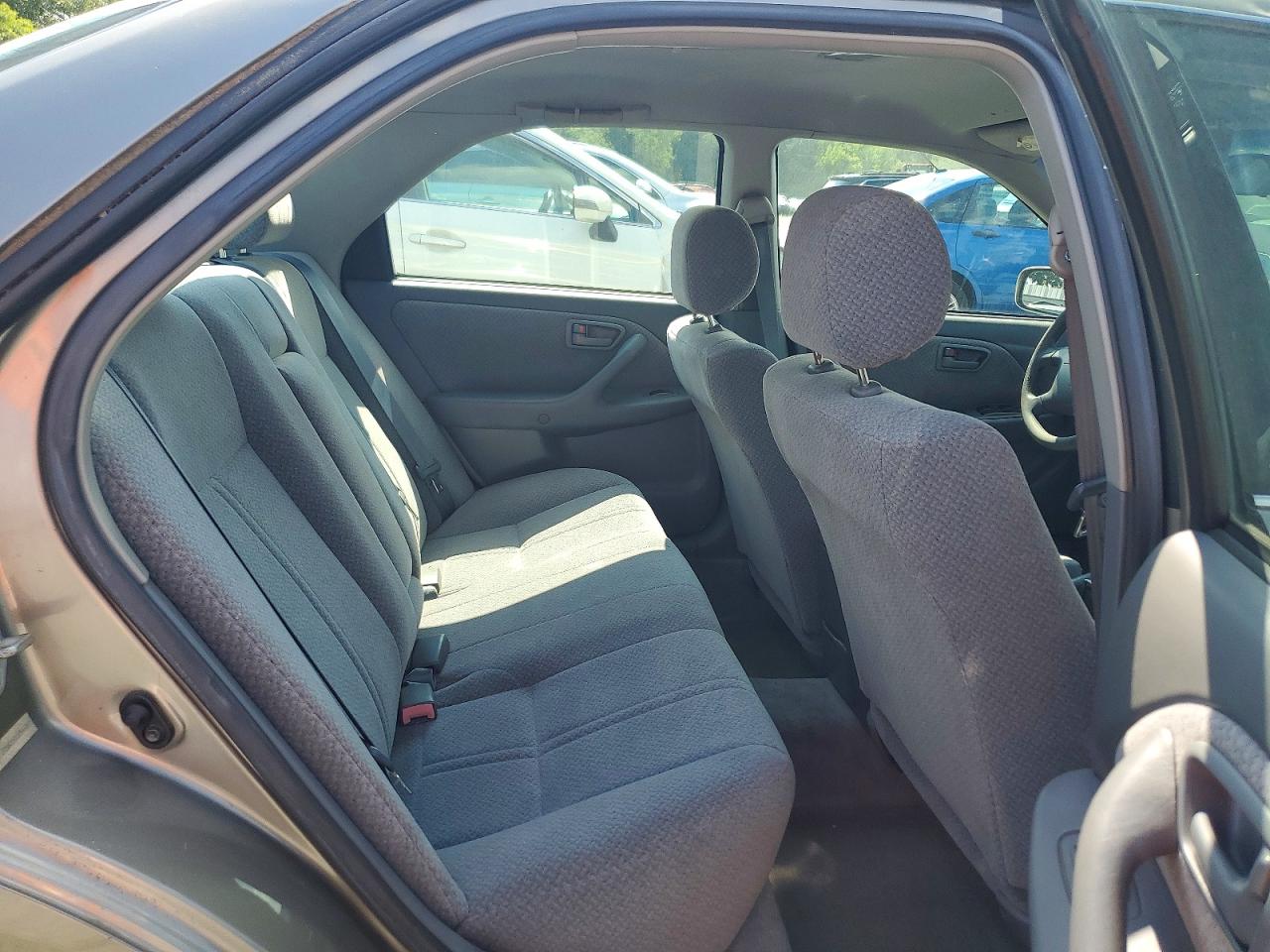 2001 Toyota Camry Le Серый vin: JT2BG22KX10546281