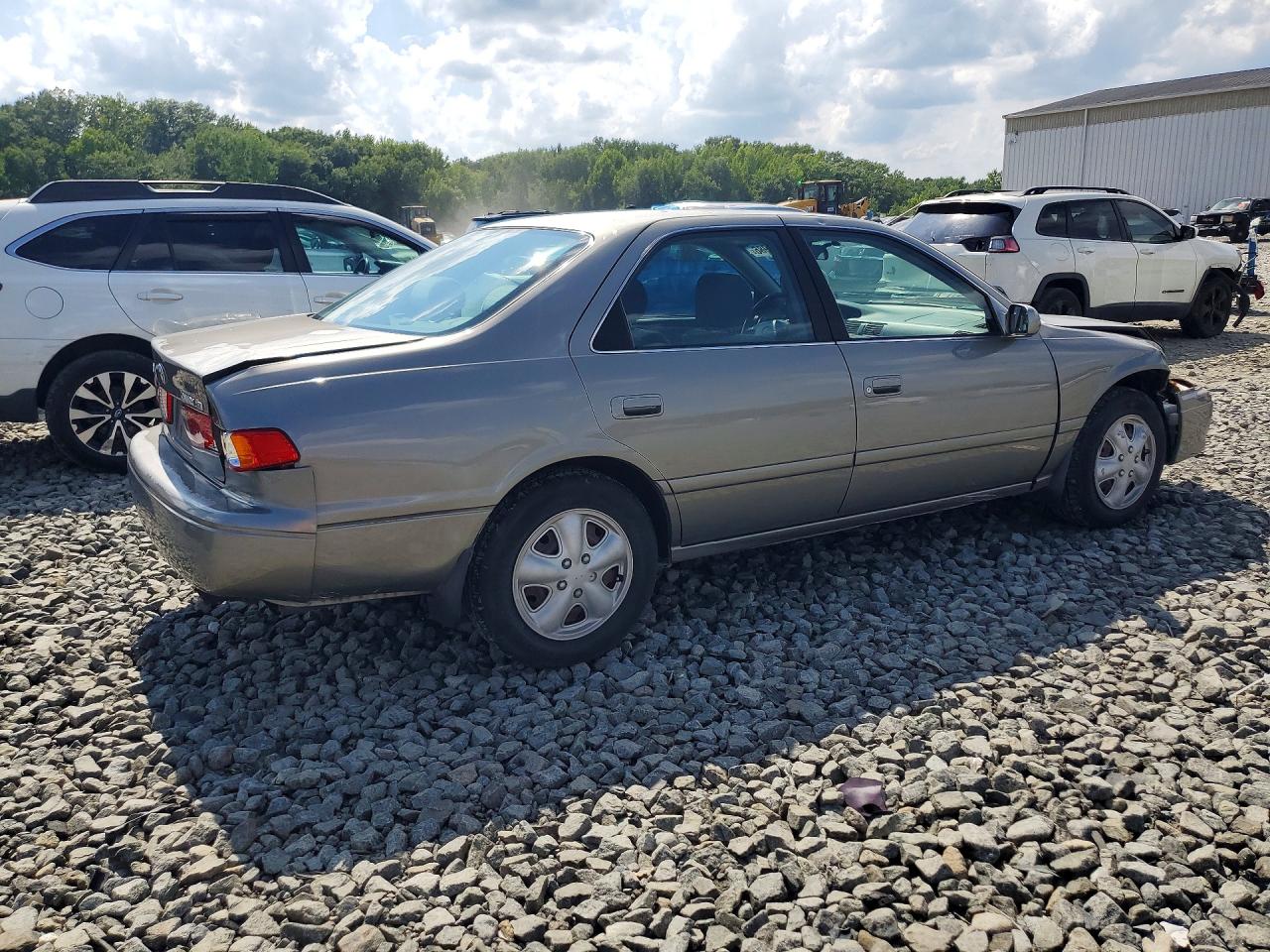 2001 Toyota Camry Le Серый vin: JT2BG22KX10546281