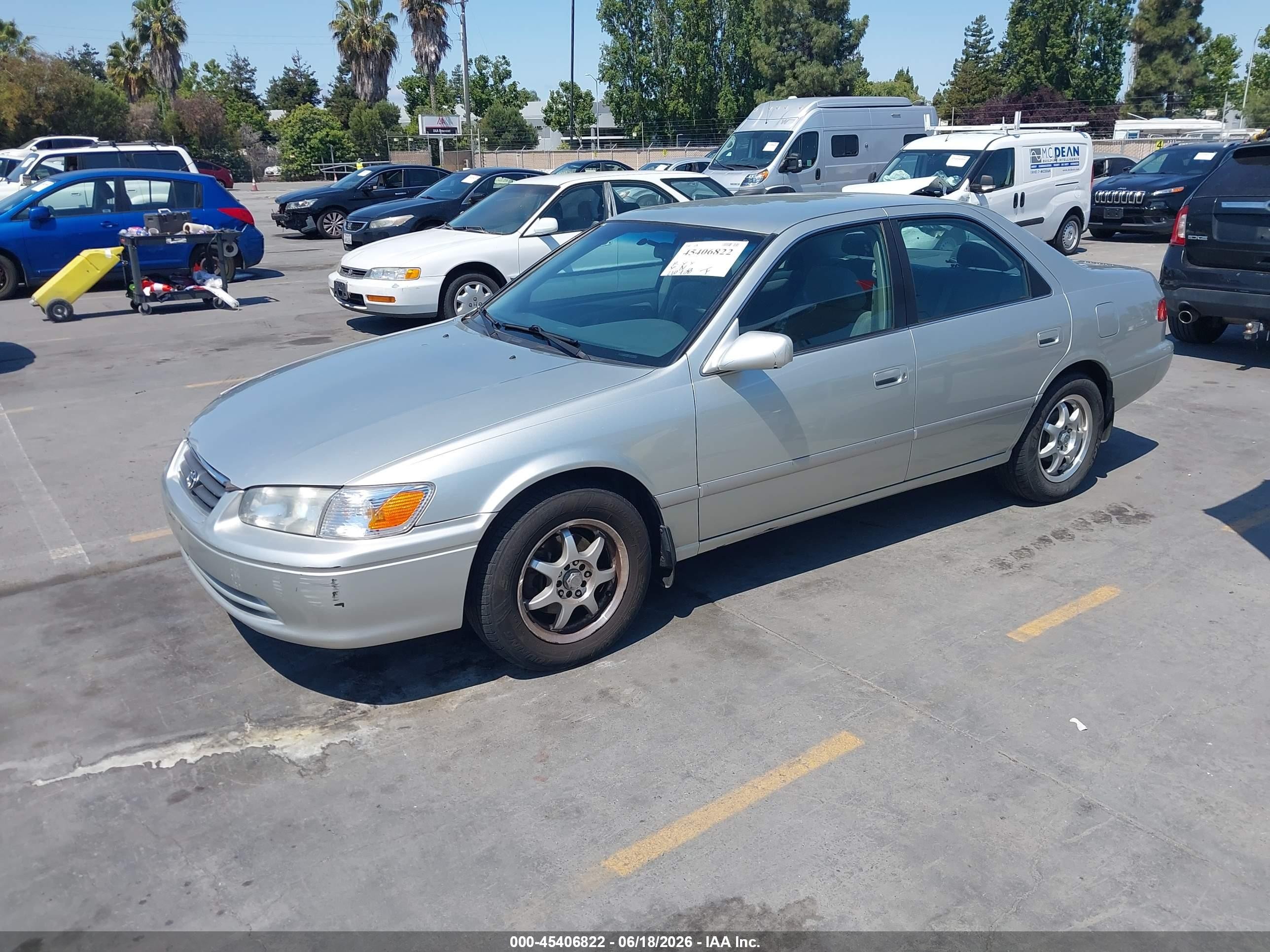 2001 Toyota Camry Le Silver vin: JT2BG22KX10550279