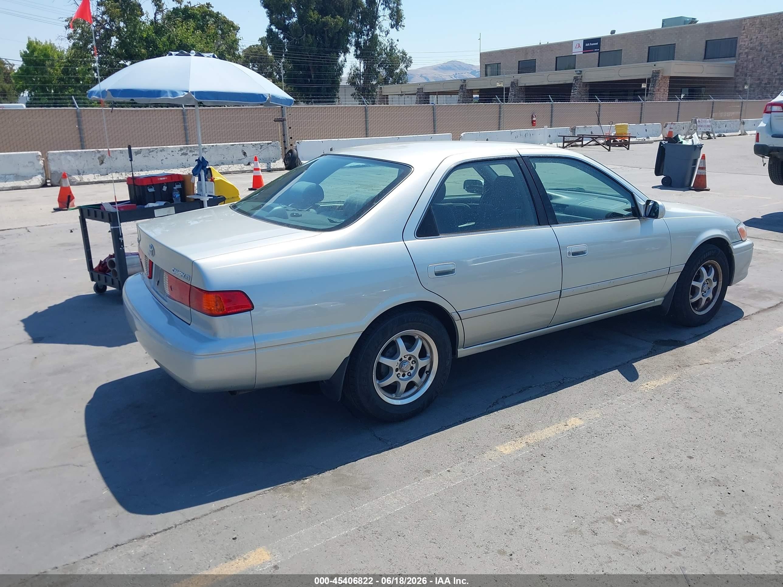 2001 Toyota Camry Le Silver vin: JT2BG22KX10550279