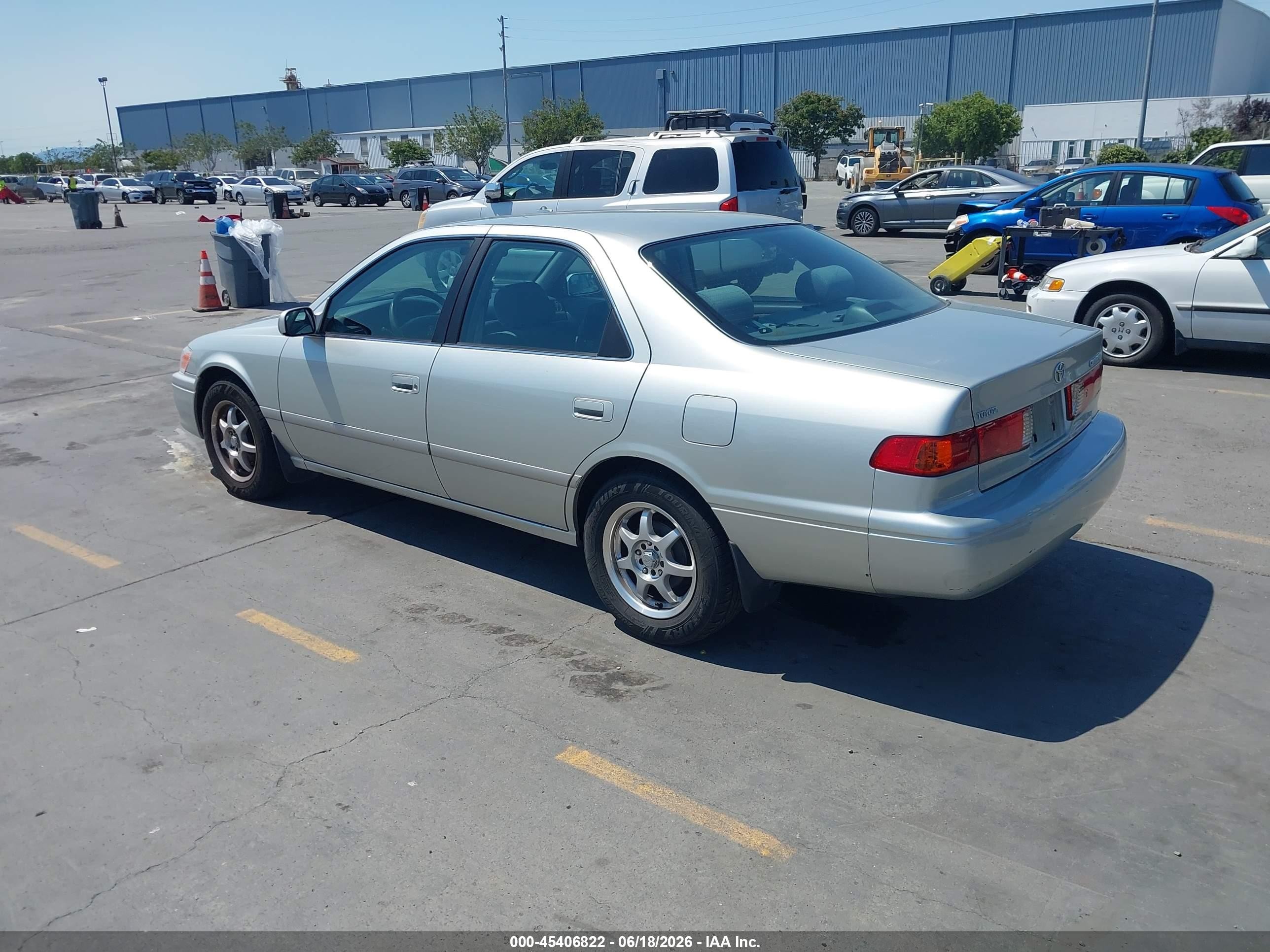2001 Toyota Camry Le Silver vin: JT2BG22KX10550279