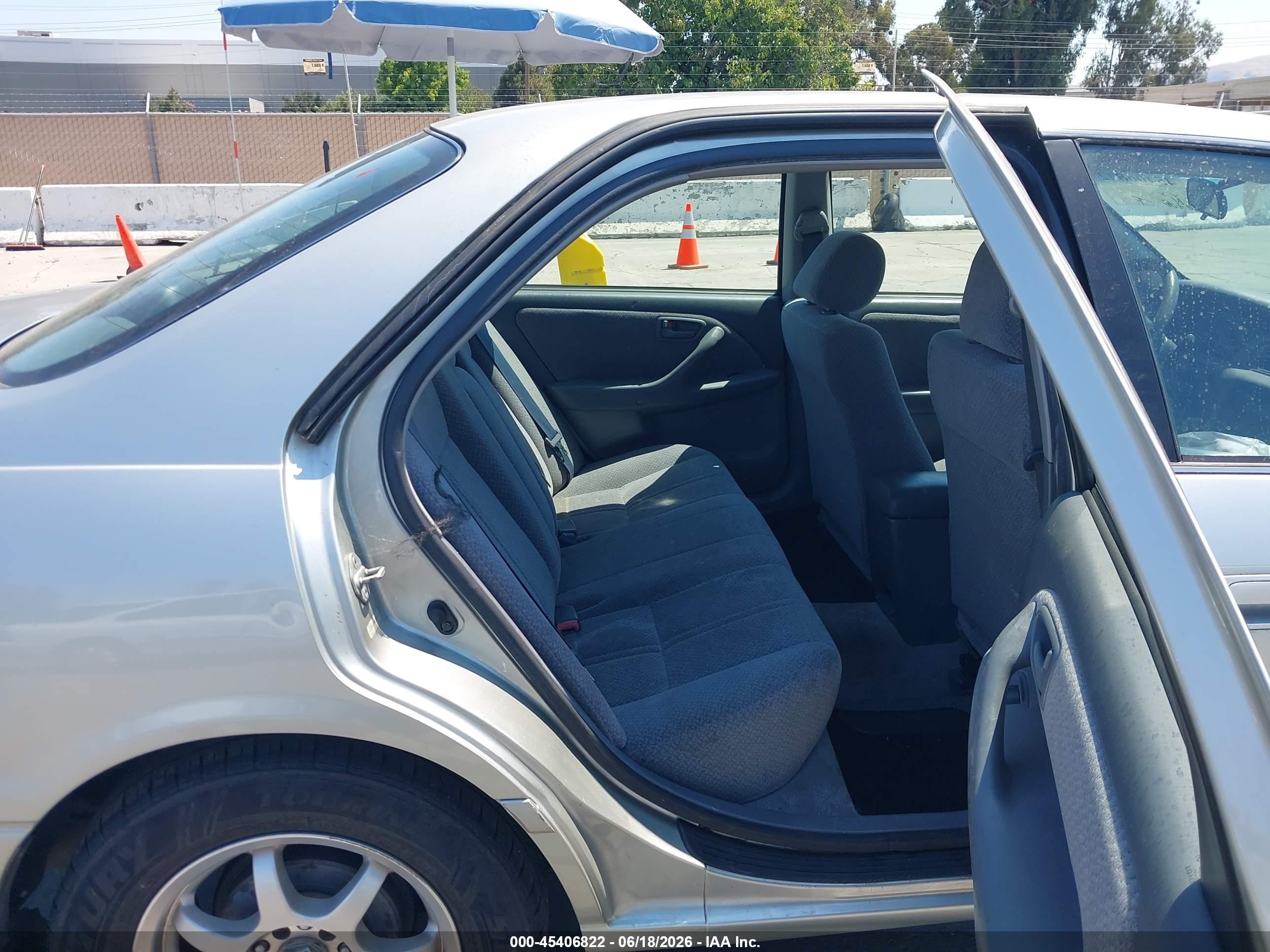 2001 Toyota Camry Le Silver vin: JT2BG22KX10550279
