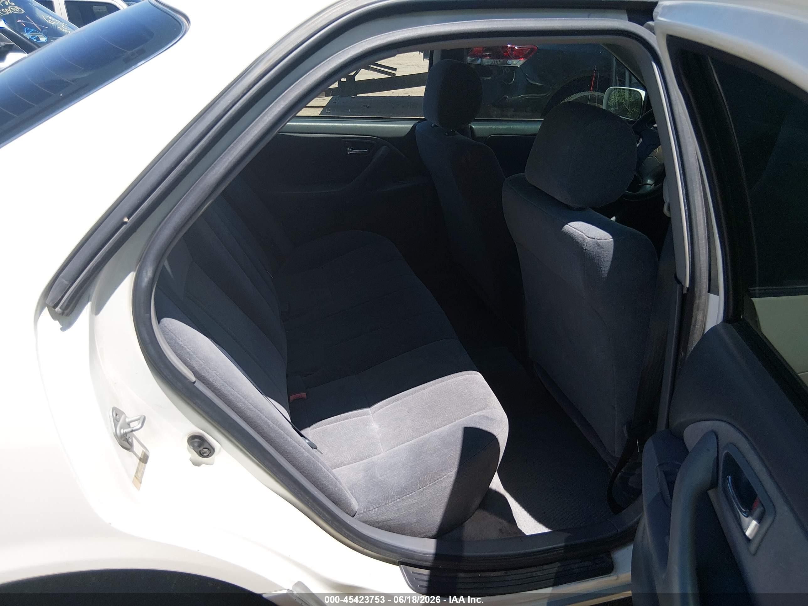 2001 Toyota Camry Le White vin: JT2BG22KX10553988