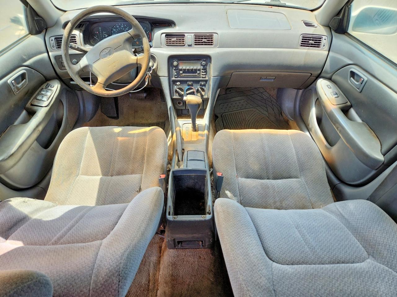 2001 Toyota Camry Ce White vin: JT2BG22KX10578440