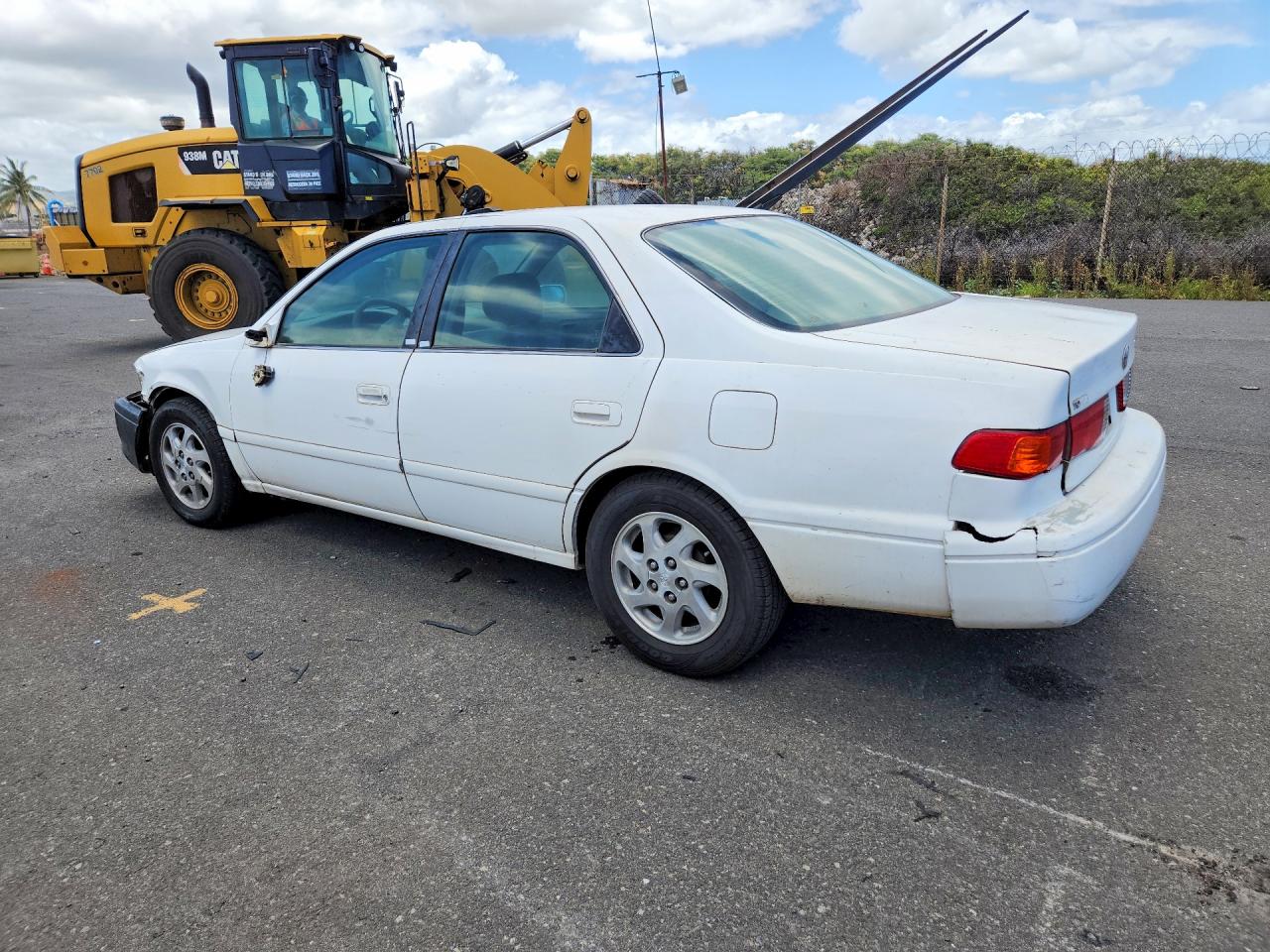 2001 Toyota Camry Ce White vin: JT2BG22KX10578440