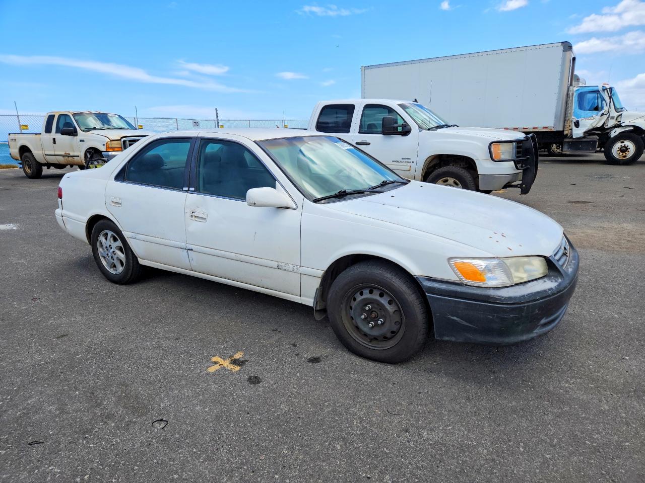2001 Toyota Camry Ce White vin: JT2BG22KX10578440