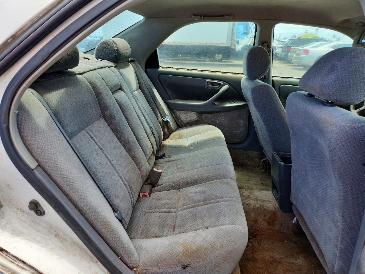 2001 Toyota Camry Ce White vin: JT2BG22KX10578440