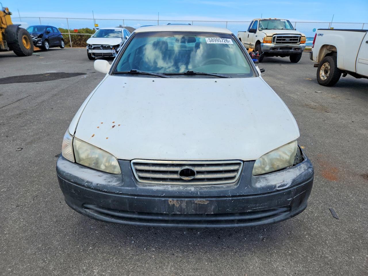 2001 Toyota Camry Ce White vin: JT2BG22KX10578440