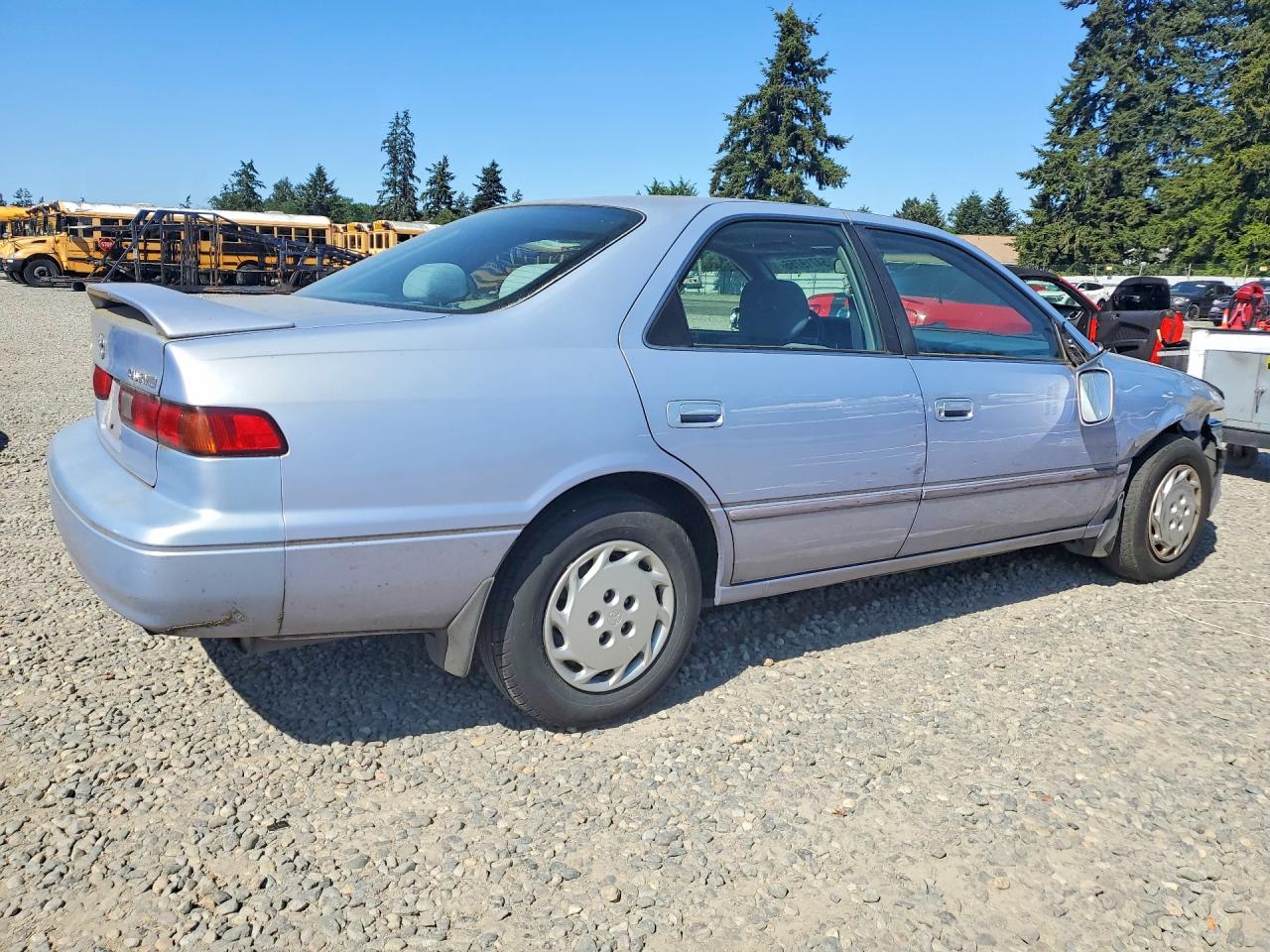 1997 Toyota Camry Le Silver vin: JT2BG22KXV0055134