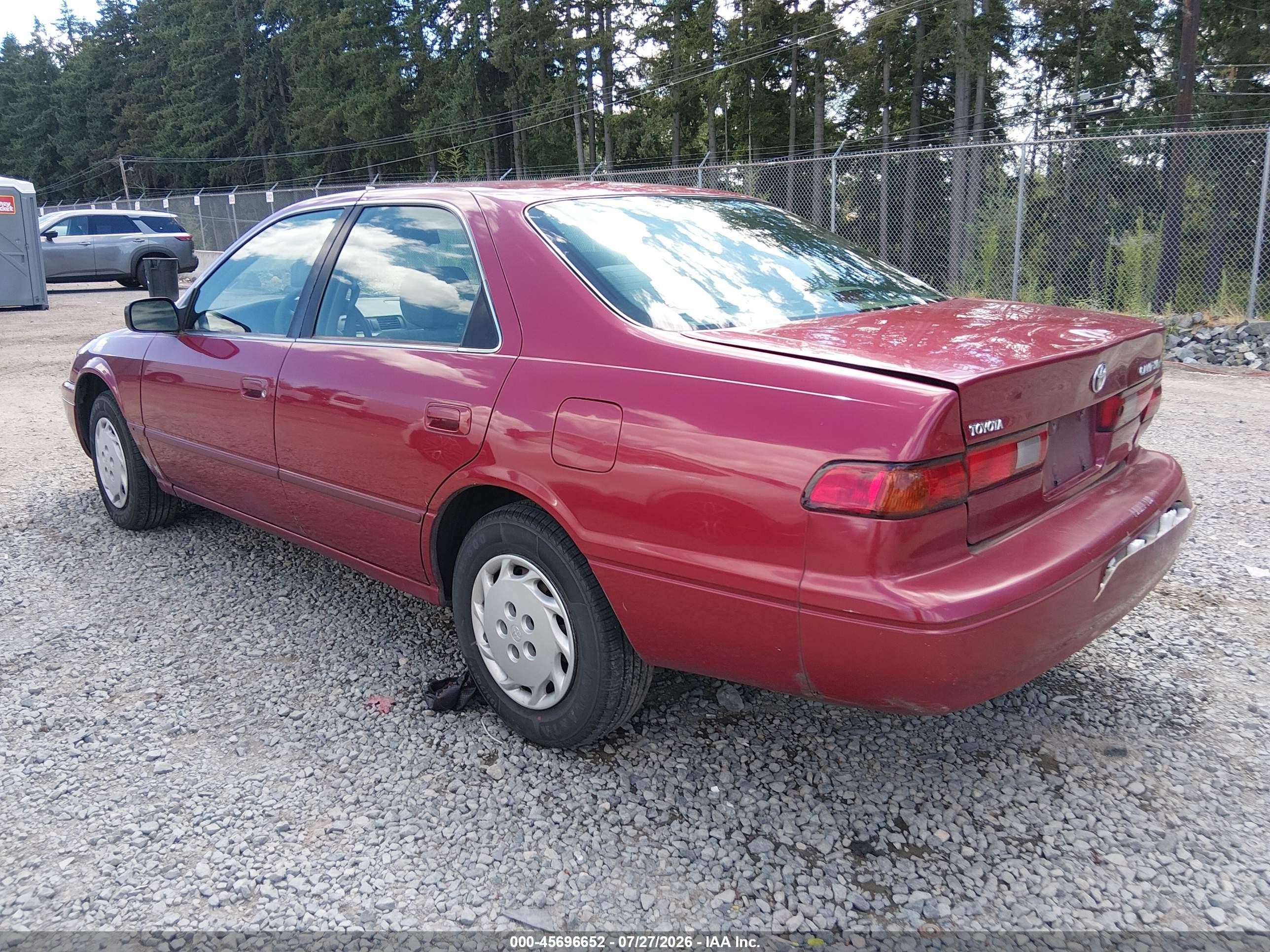 1997 Toyota Camry Le Maroon vin: JT2BG22KXV0057675