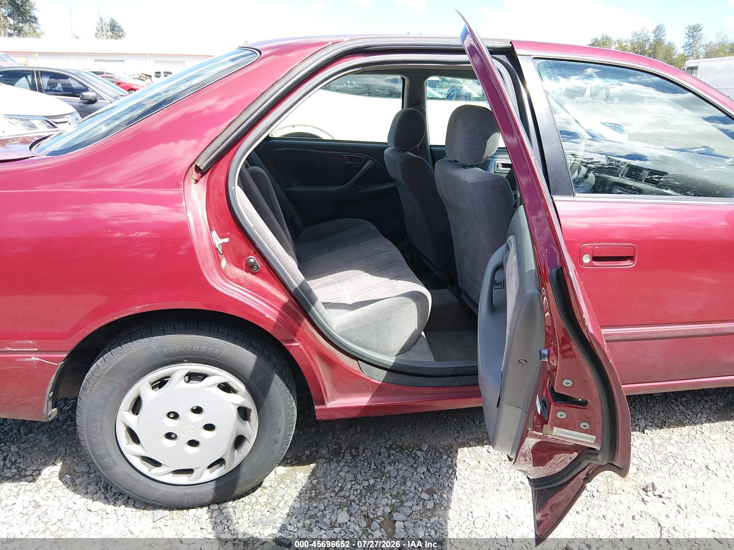 1997 Toyota Camry Le Maroon vin: JT2BG22KXV0057675