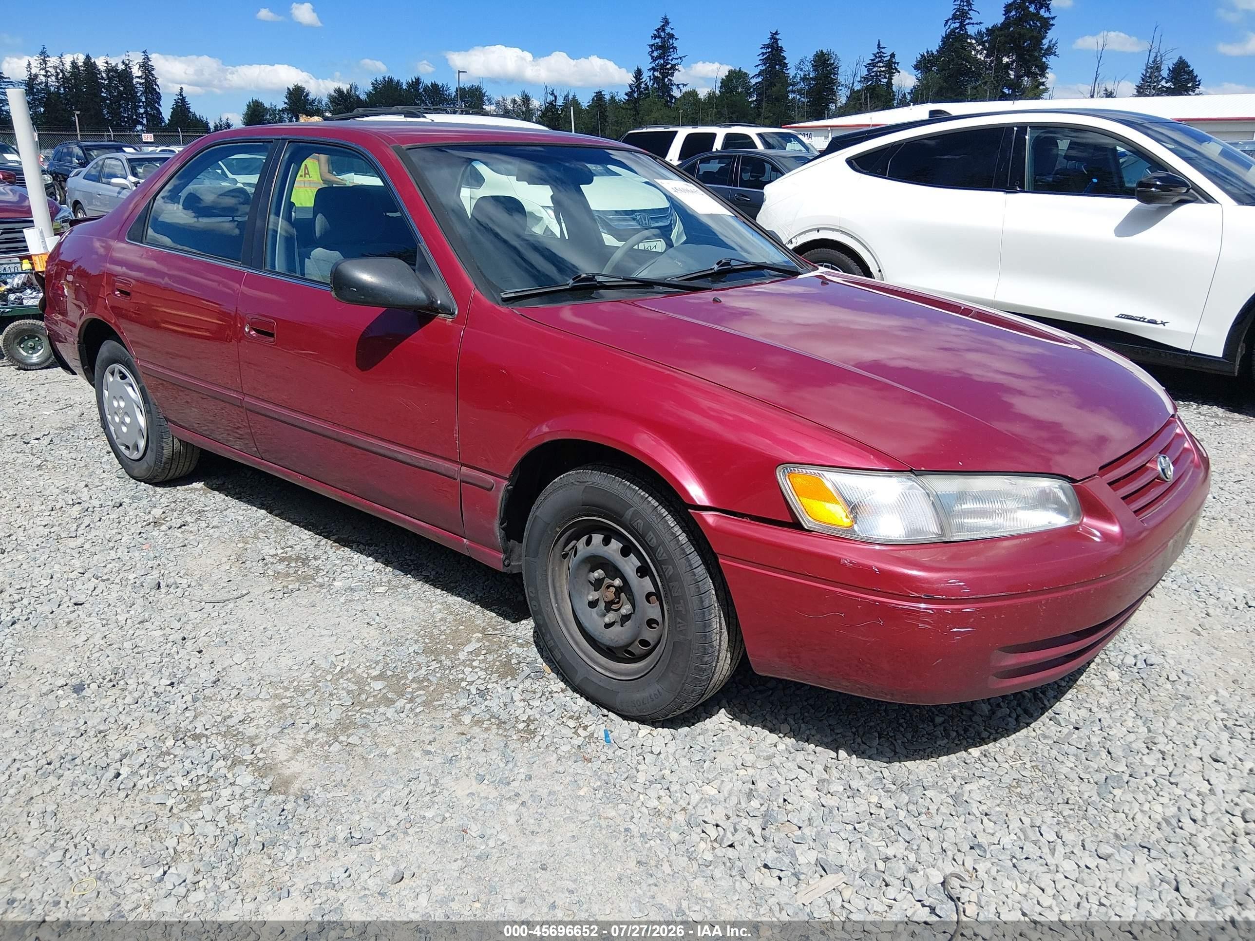 1997 Toyota Camry Le Maroon vin: JT2BG22KXV0057675
