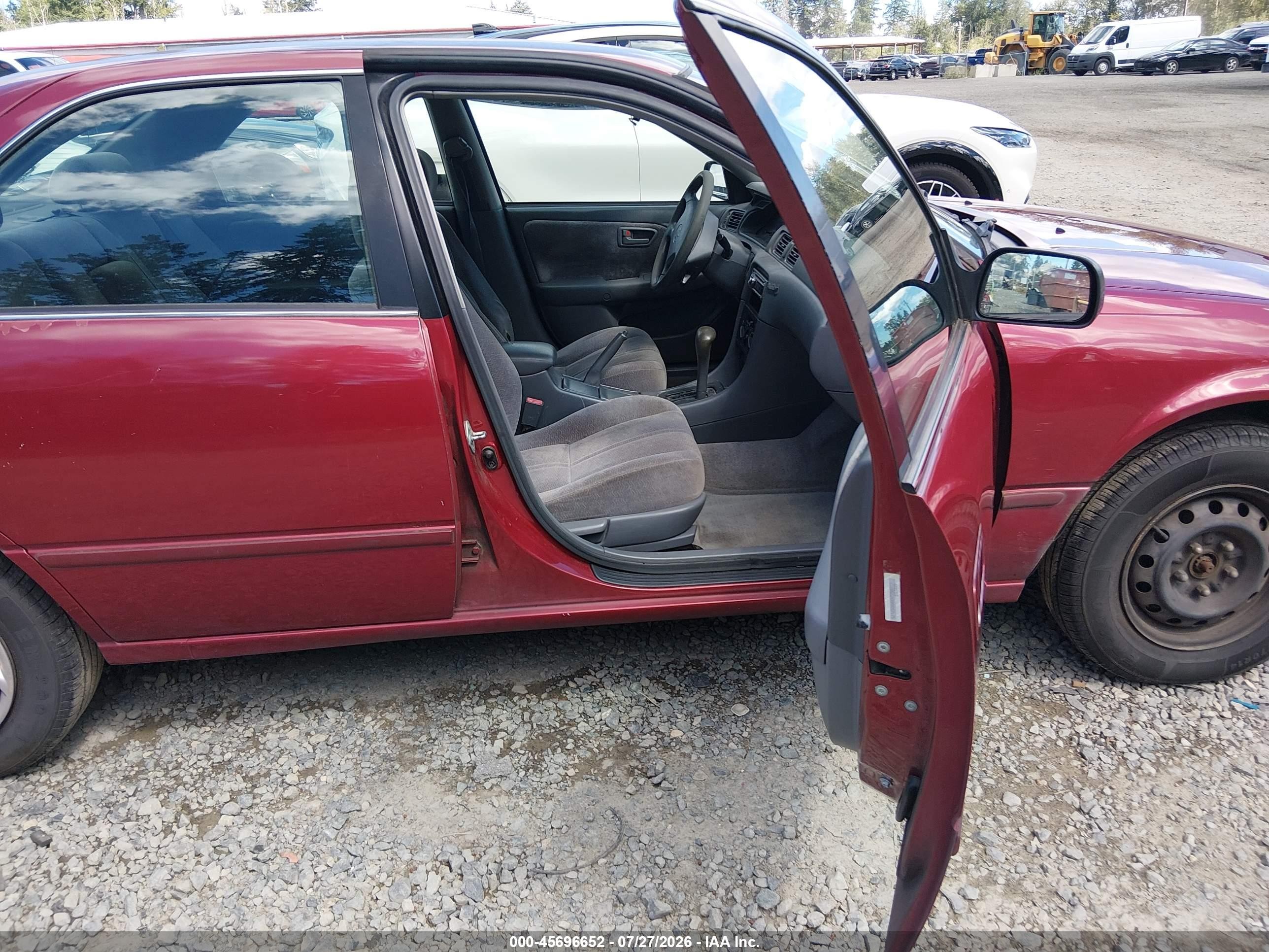 1997 Toyota Camry Le Maroon vin: JT2BG22KXV0057675