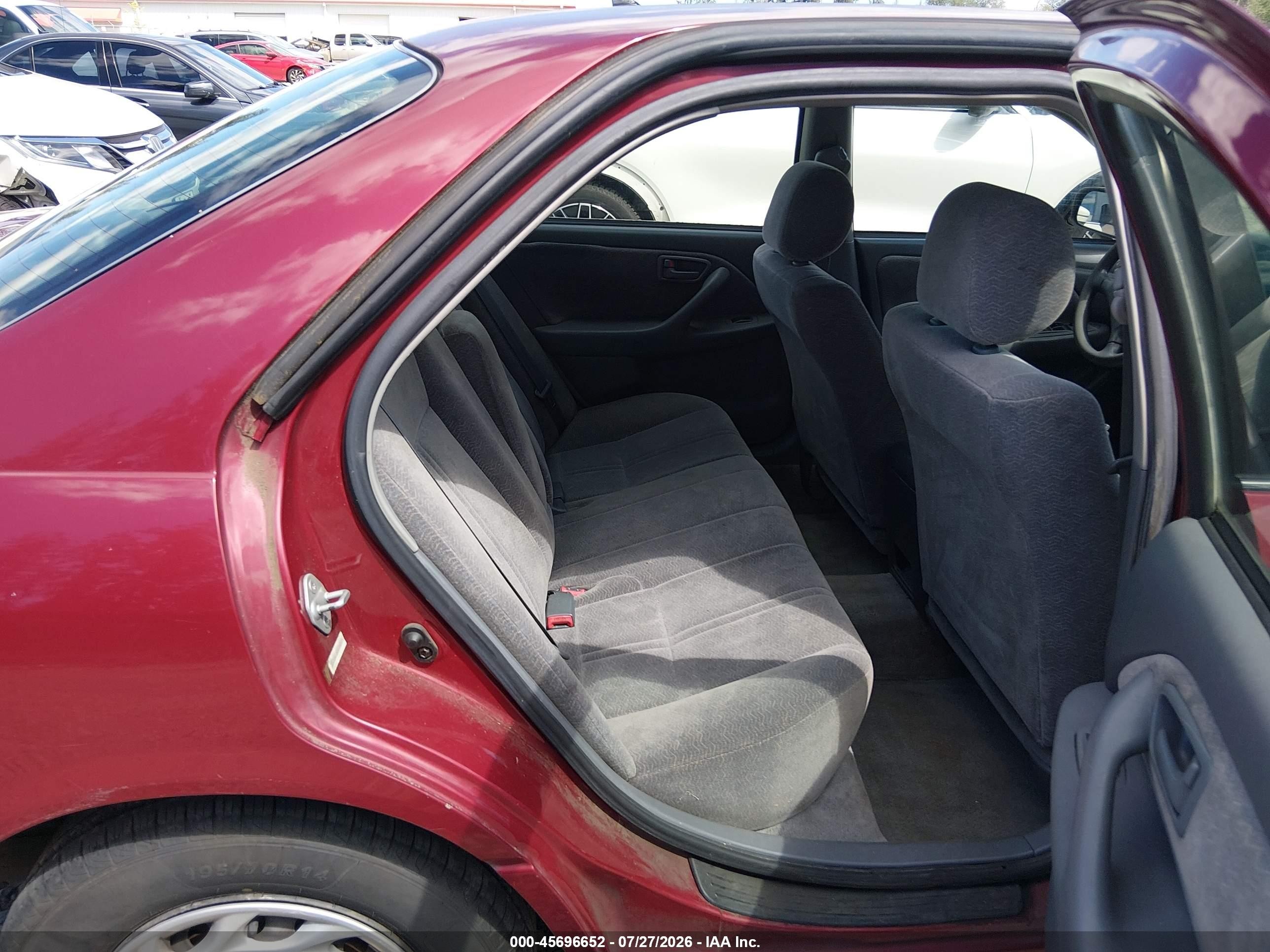 1997 Toyota Camry Le Maroon vin: JT2BG22KXV0057675