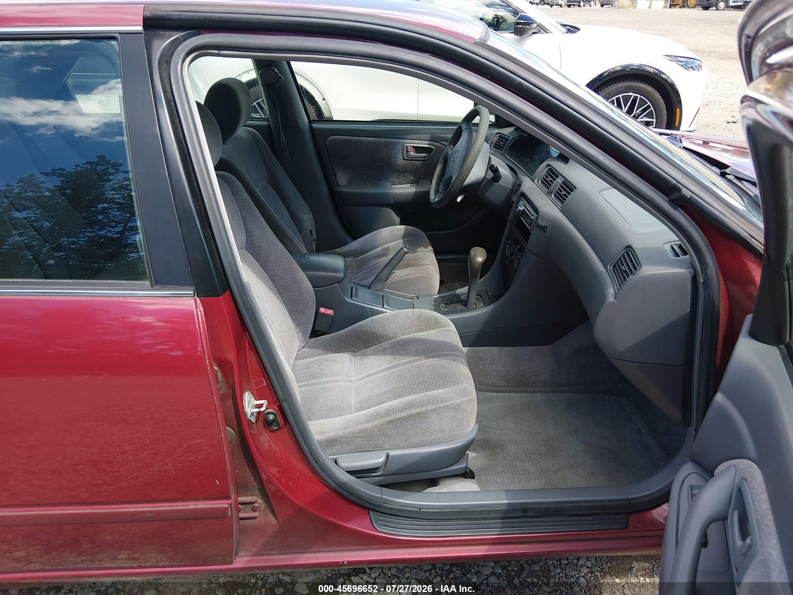 1997 Toyota Camry Le Maroon vin: JT2BG22KXV0057675