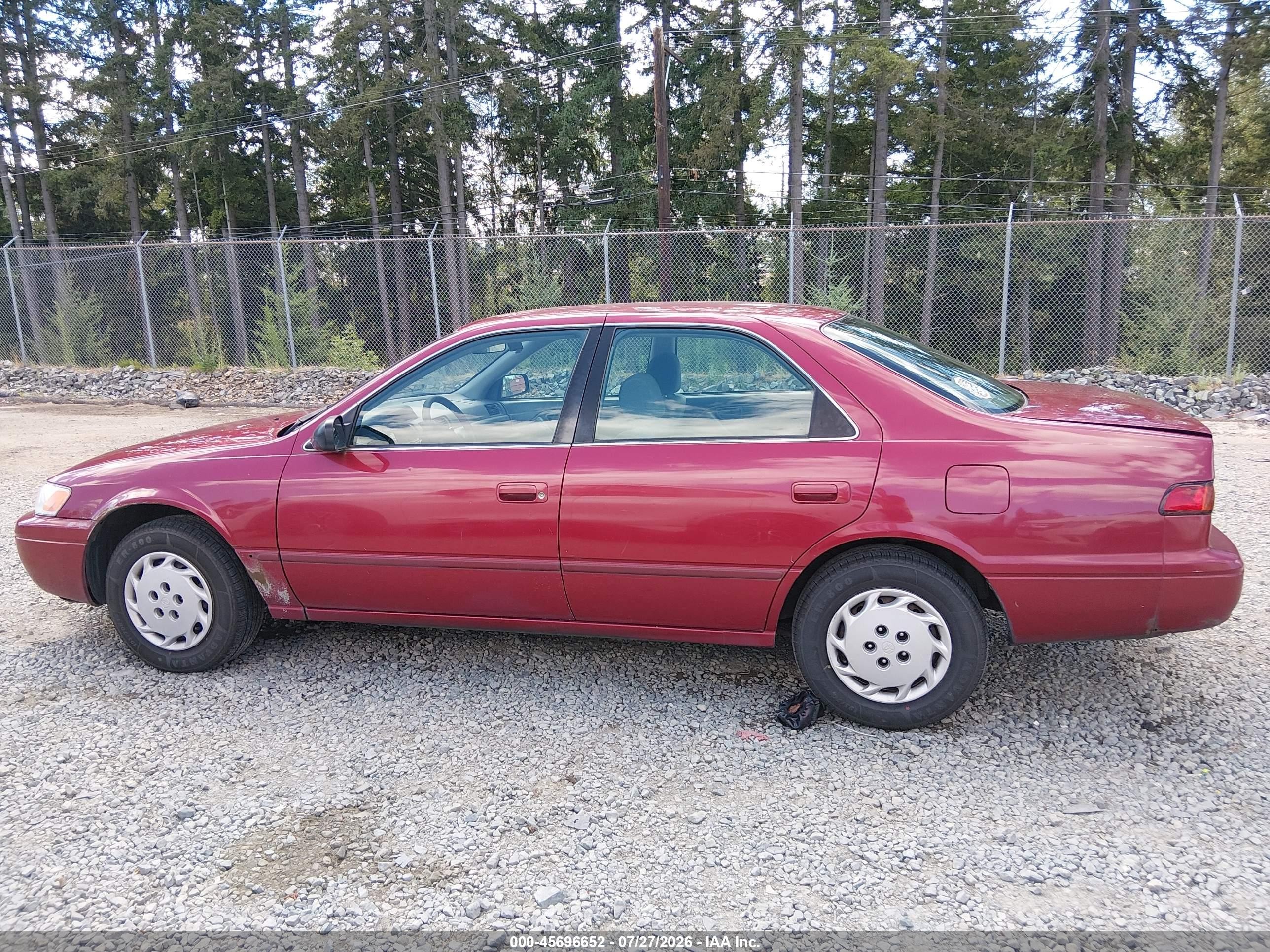 1997 Toyota Camry Le Maroon vin: JT2BG22KXV0057675