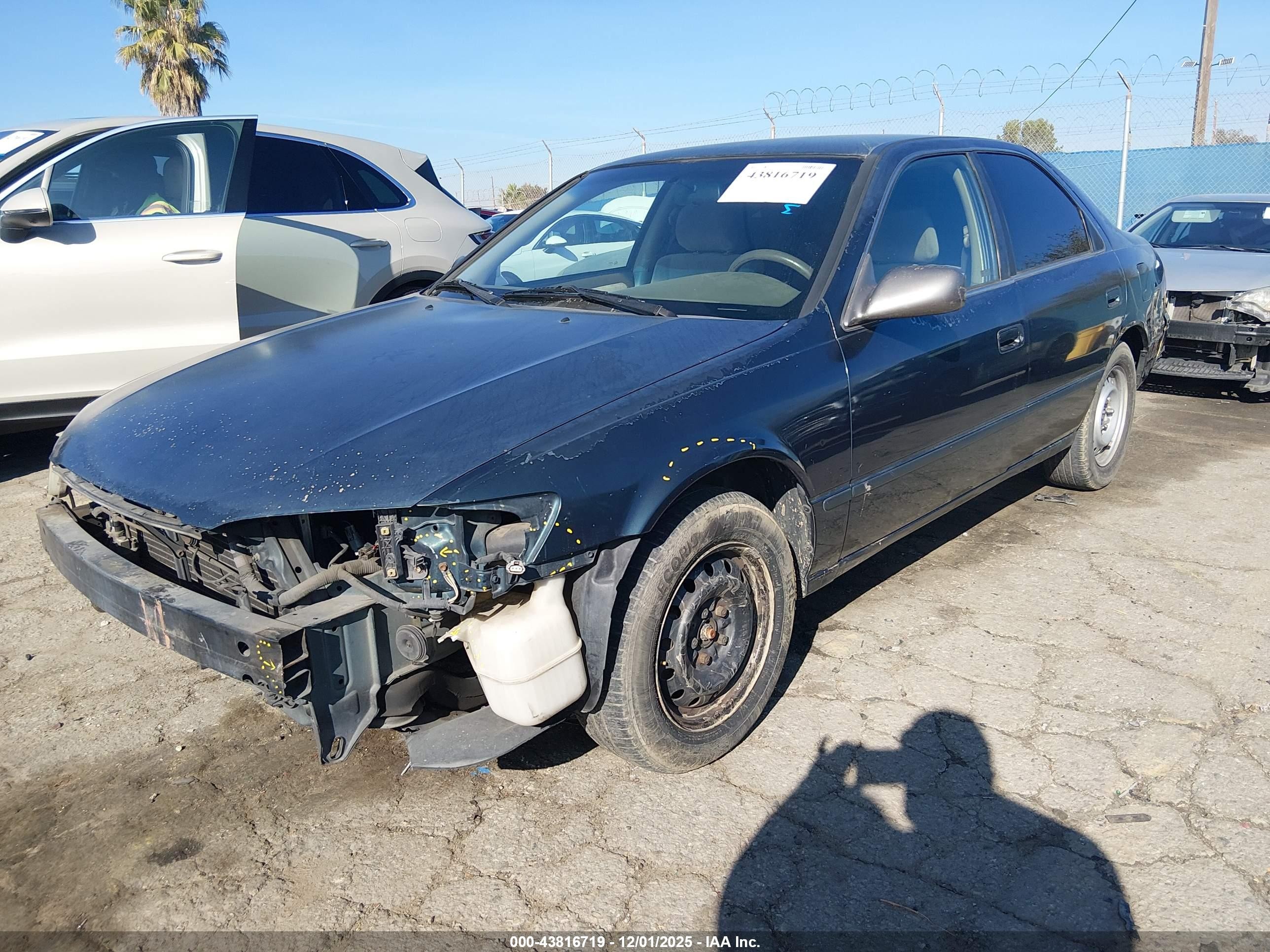 1997 Toyota Camry Le Green vin: JT2BG22KXV0066604