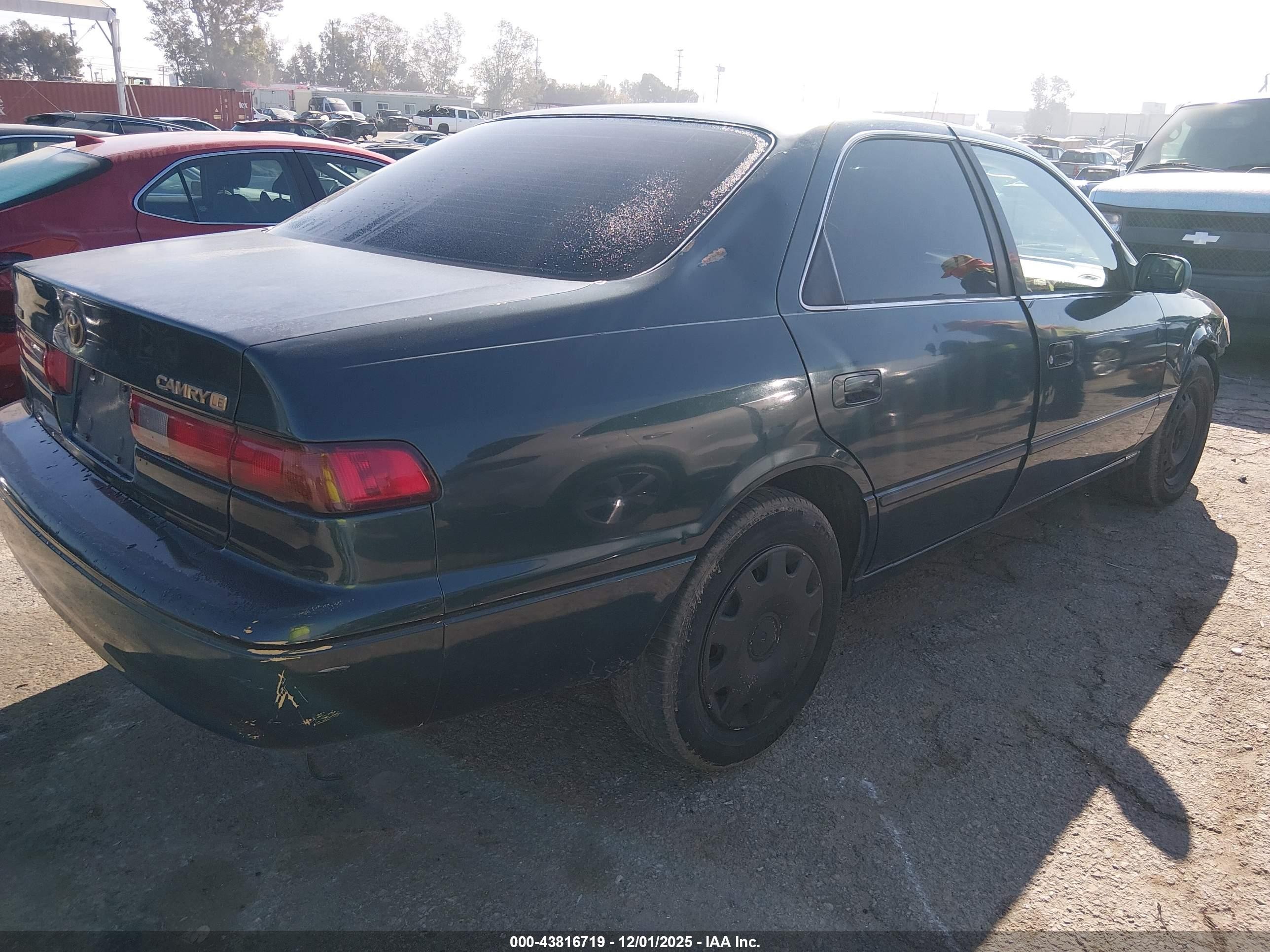 1997 Toyota Camry Le Green vin: JT2BG22KXV0066604