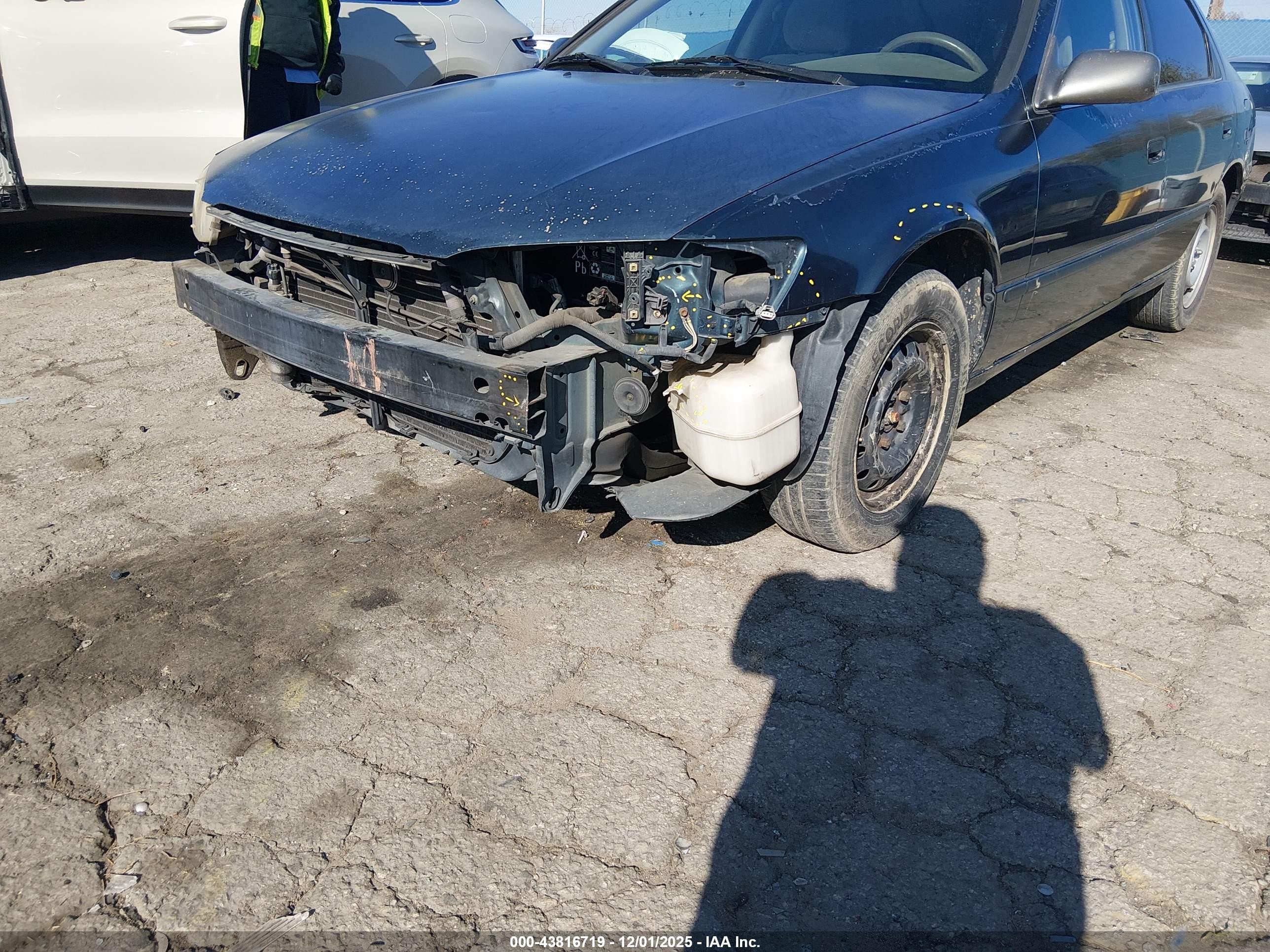 1997 Toyota Camry Le Green vin: JT2BG22KXV0066604