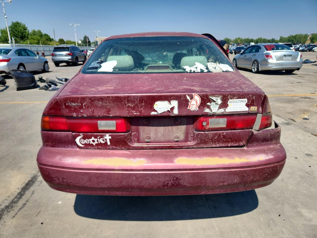 1998 Toyota Camry Le Burgundy vin: JT2BG22KXW0124891