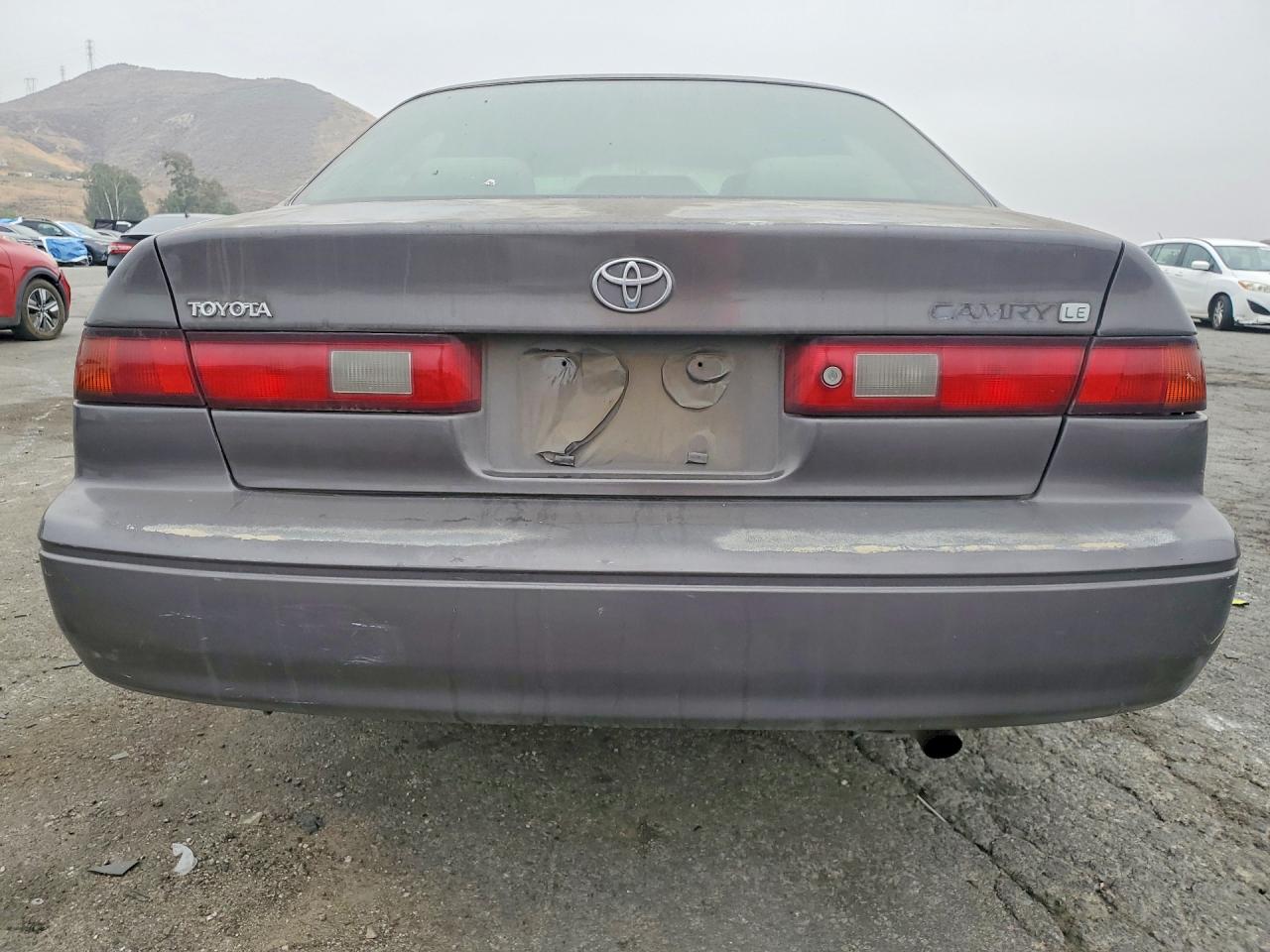 1998 Toyota Camry Le Gray vin: JT2BG22KXW0241810