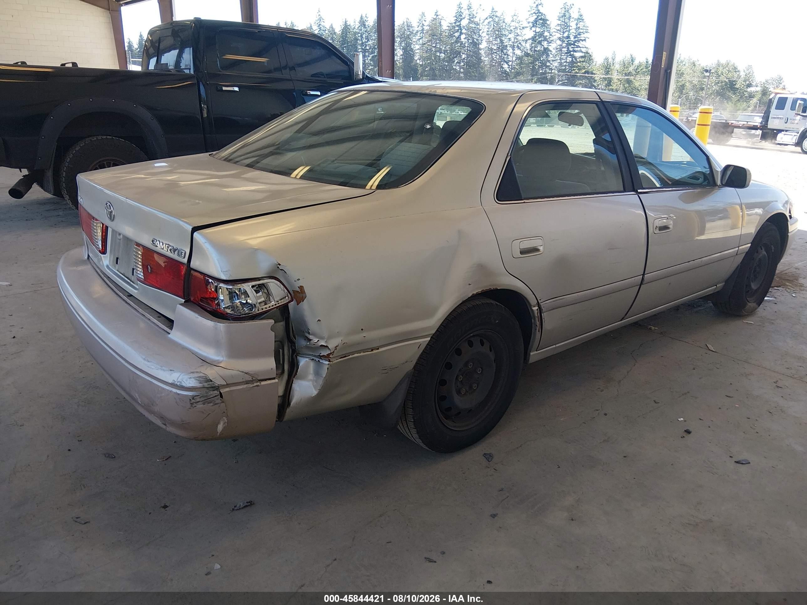2000 Toyota Camry Le Золотой vin: JT2BG22KXY0429715
