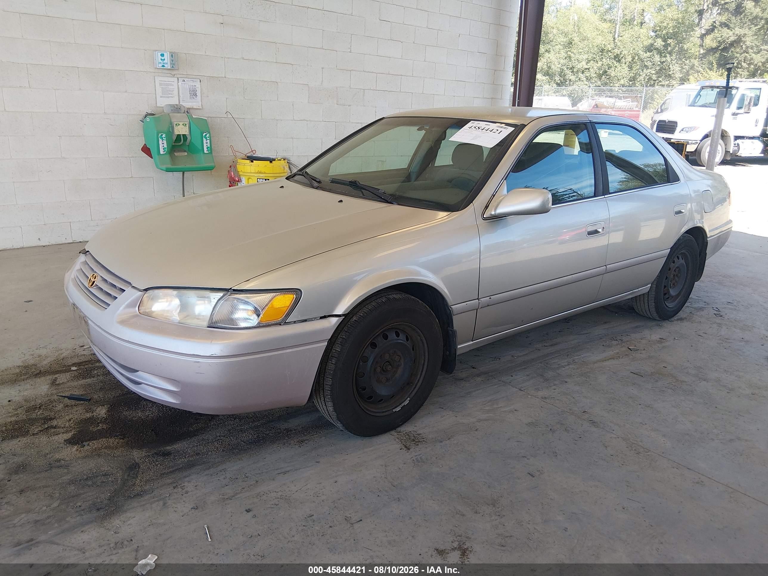 2000 Toyota Camry Le Золотой vin: JT2BG22KXY0429715