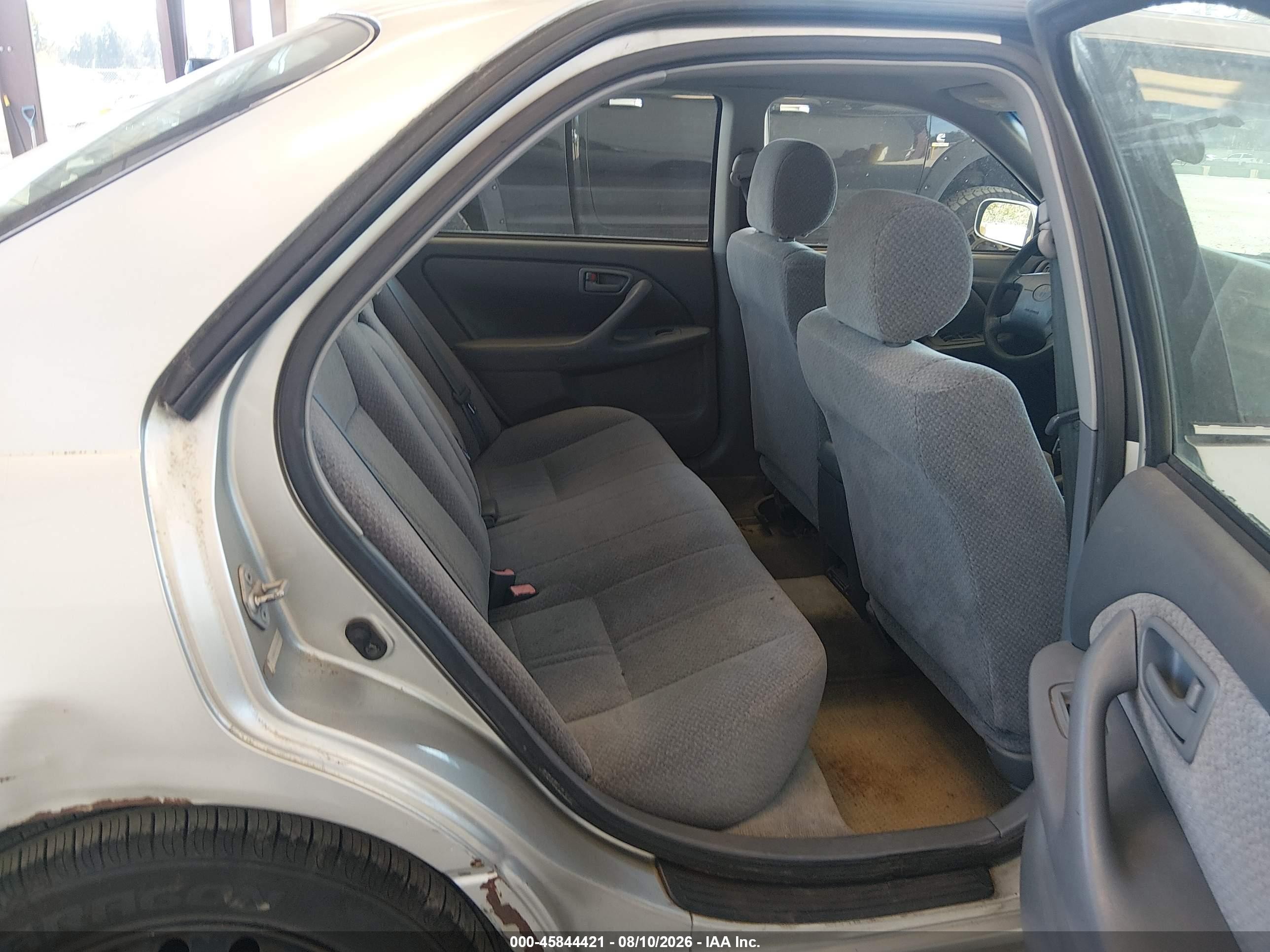 2000 Toyota Camry Le Золотой vin: JT2BG22KXY0429715