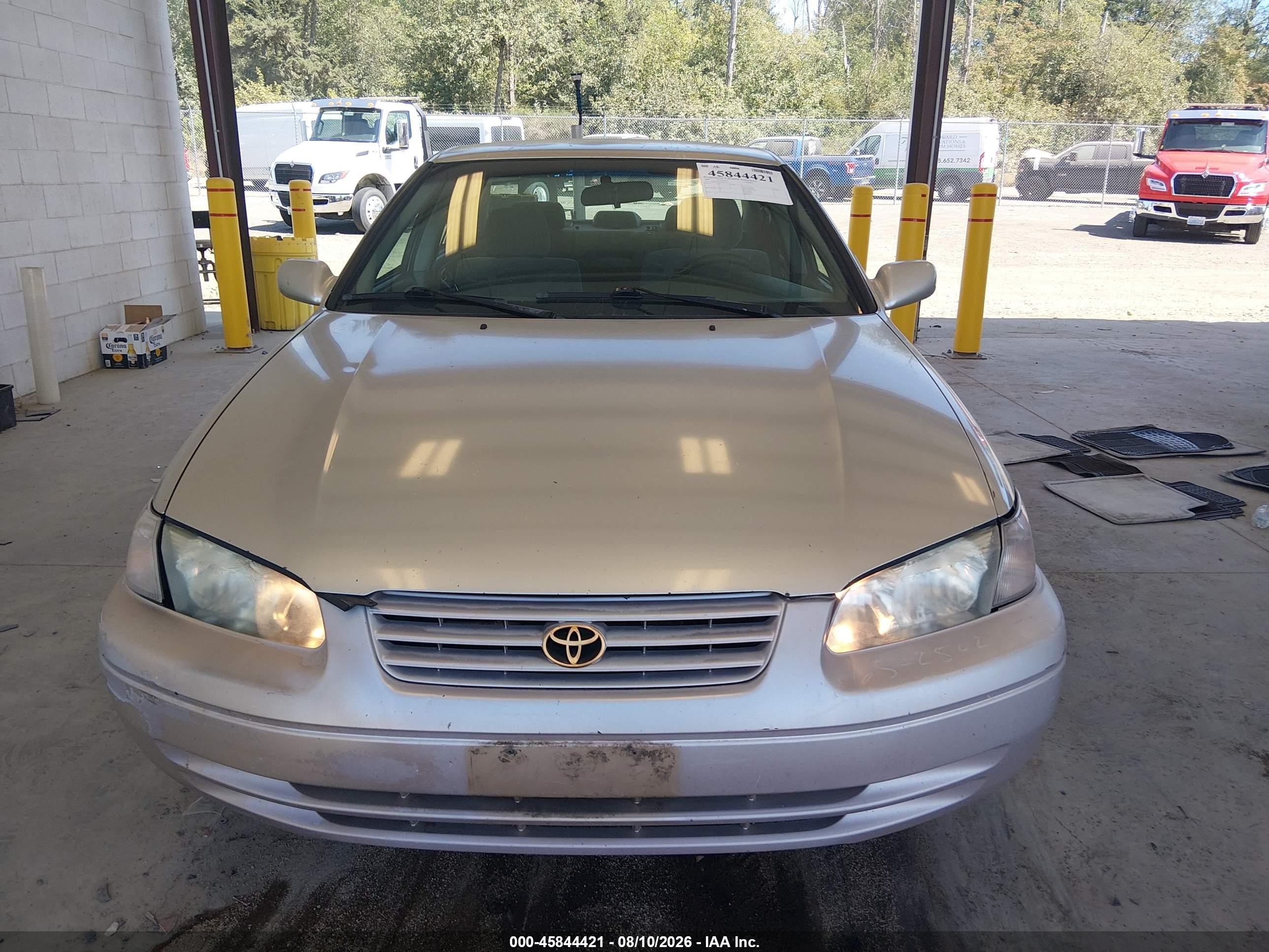 2000 Toyota Camry Le Золотой vin: JT2BG22KXY0429715