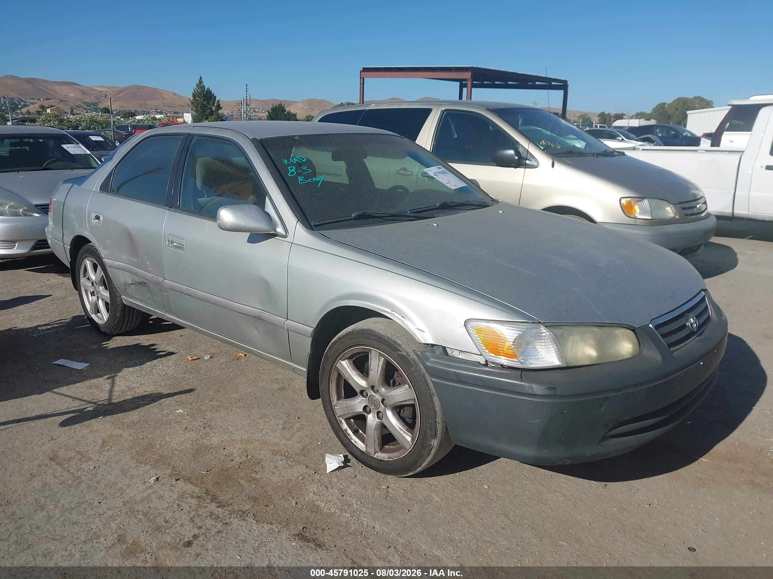 2000 Toyota Camry Le Silver vin: JT2BG22KXY0456915