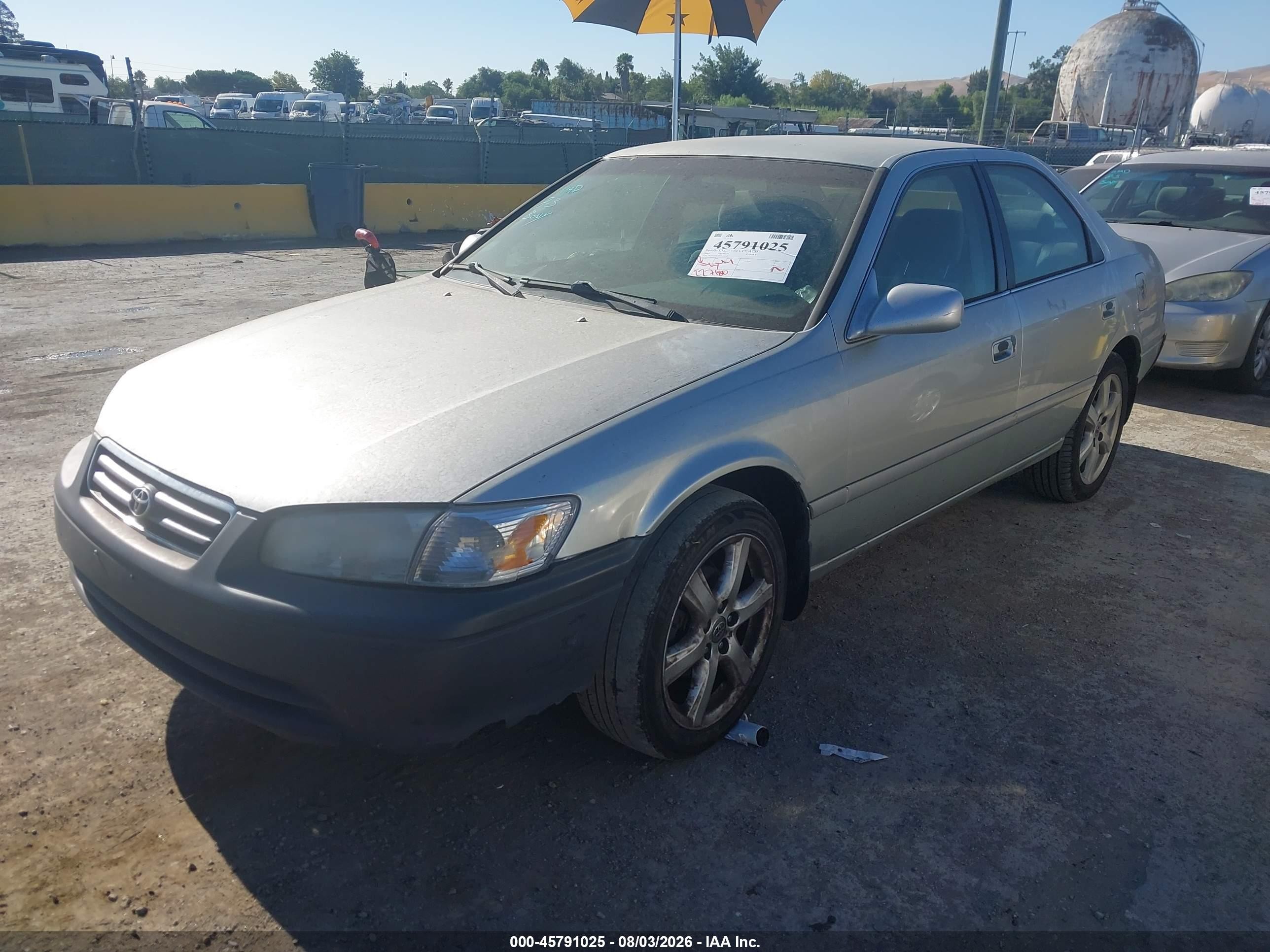 2000 Toyota Camry Le Silver vin: JT2BG22KXY0456915