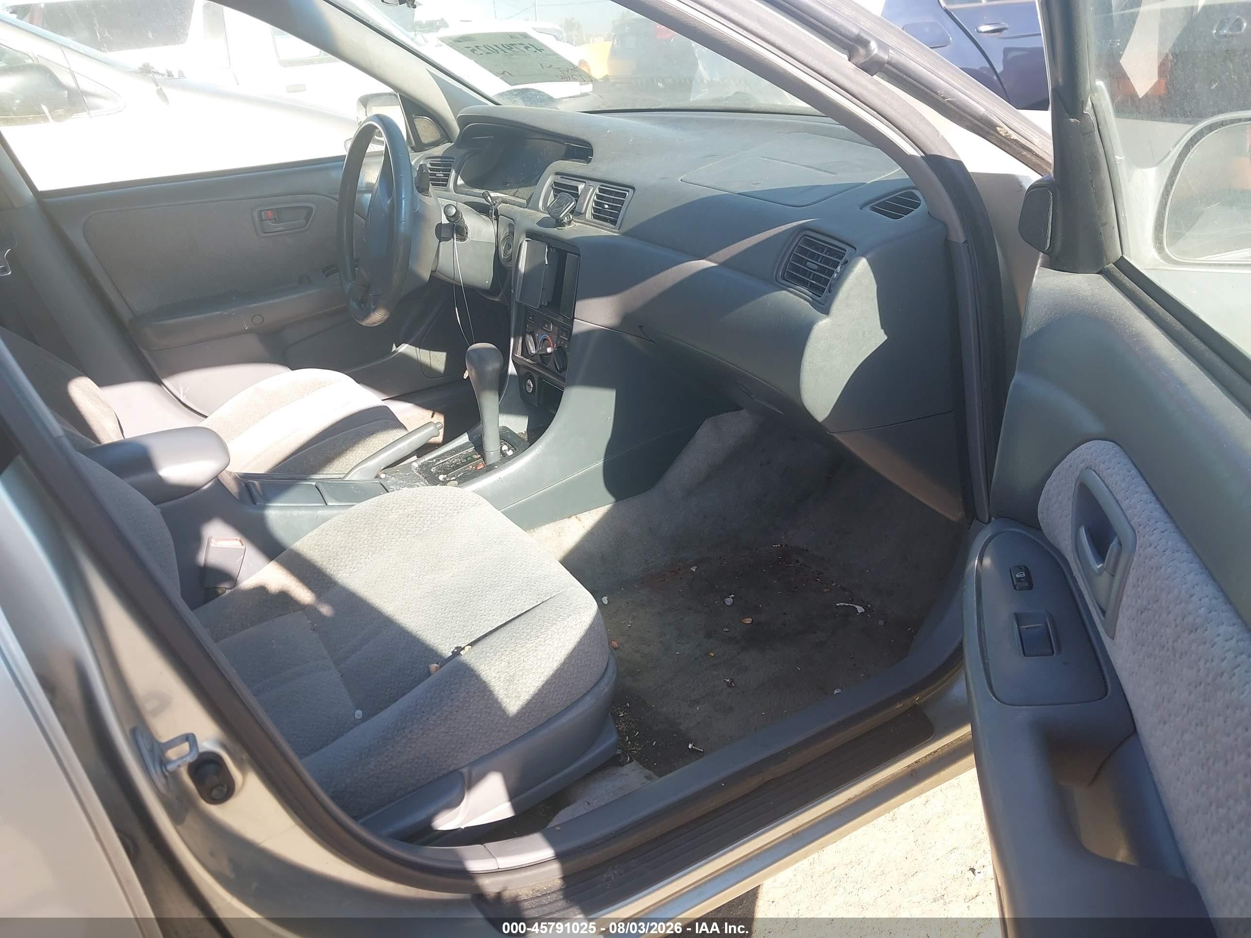2000 Toyota Camry Le Silver vin: JT2BG22KXY0456915