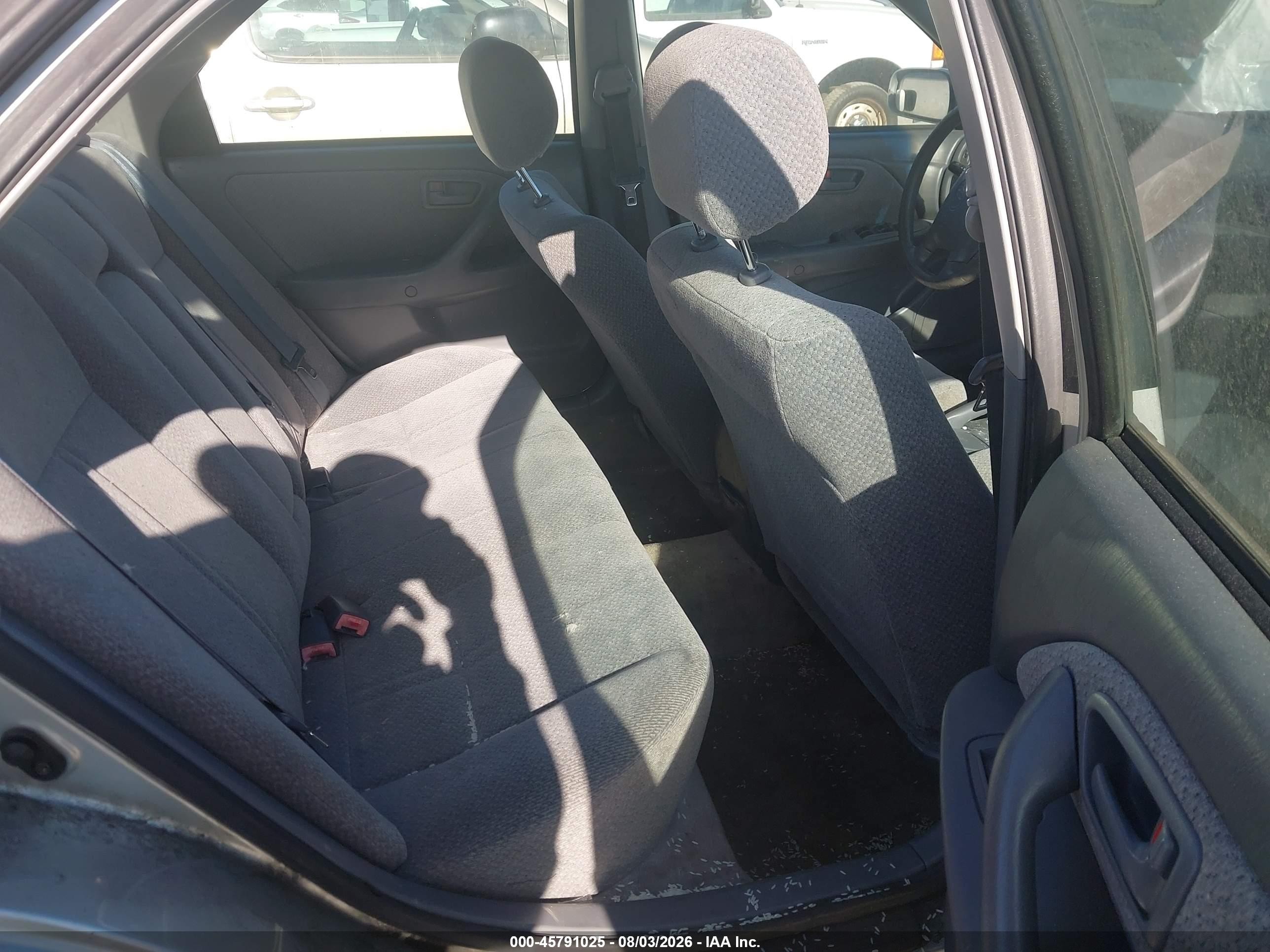 2000 Toyota Camry Le Silver vin: JT2BG22KXY0456915