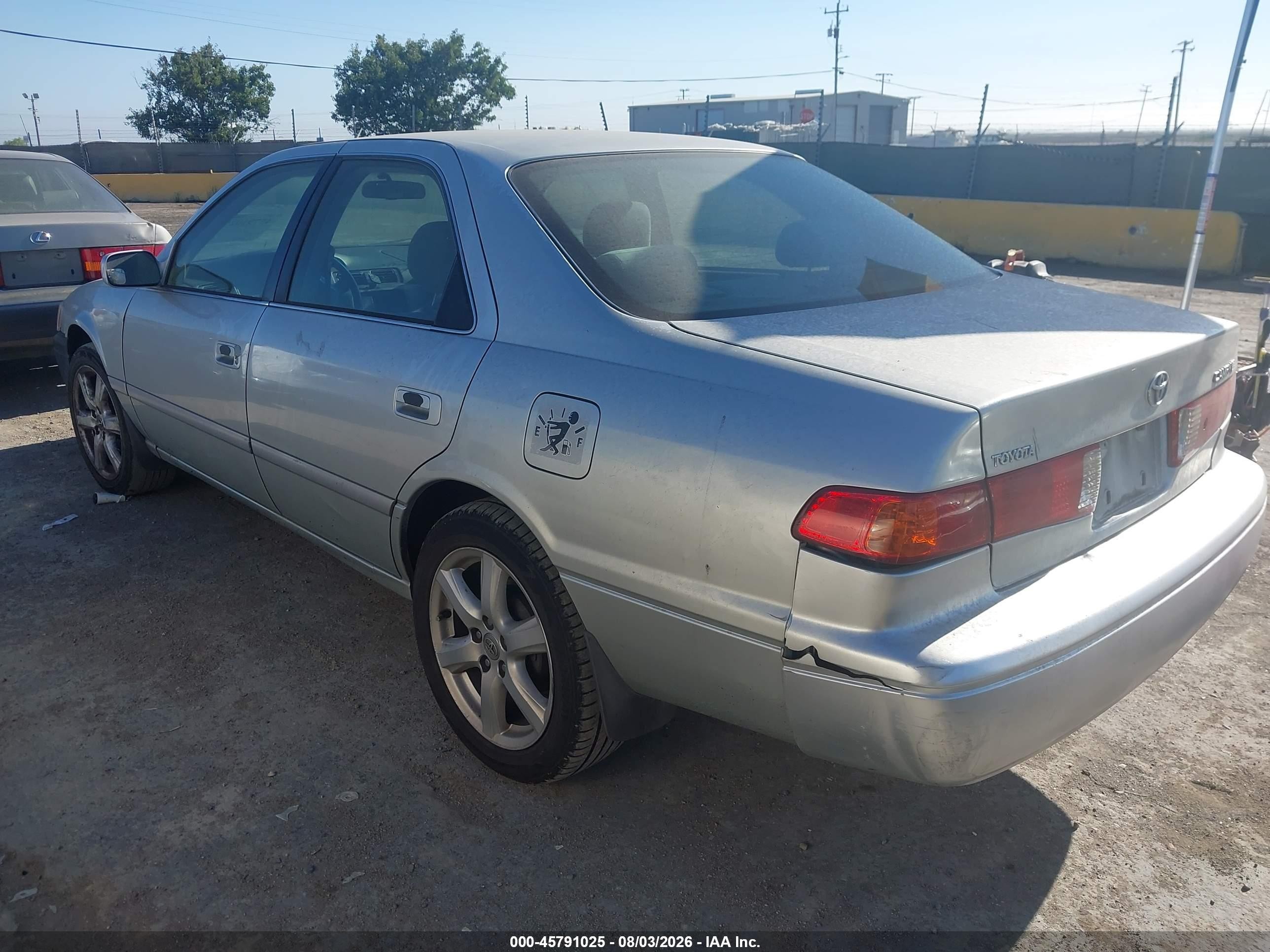 2000 Toyota Camry Le Silver vin: JT2BG22KXY0456915