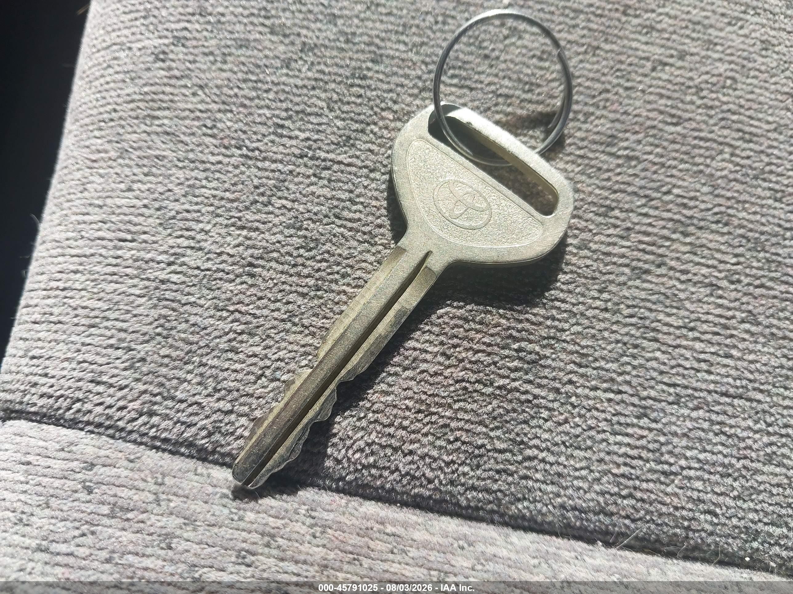 2000 Toyota Camry Le Silver vin: JT2BG22KXY0456915