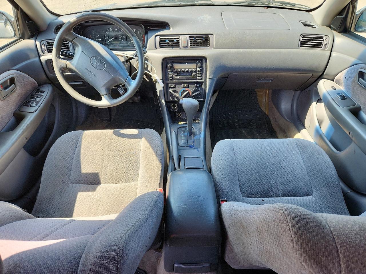 2000 Toyota Camry Le Gray vin: JT2BG22KXY0489610