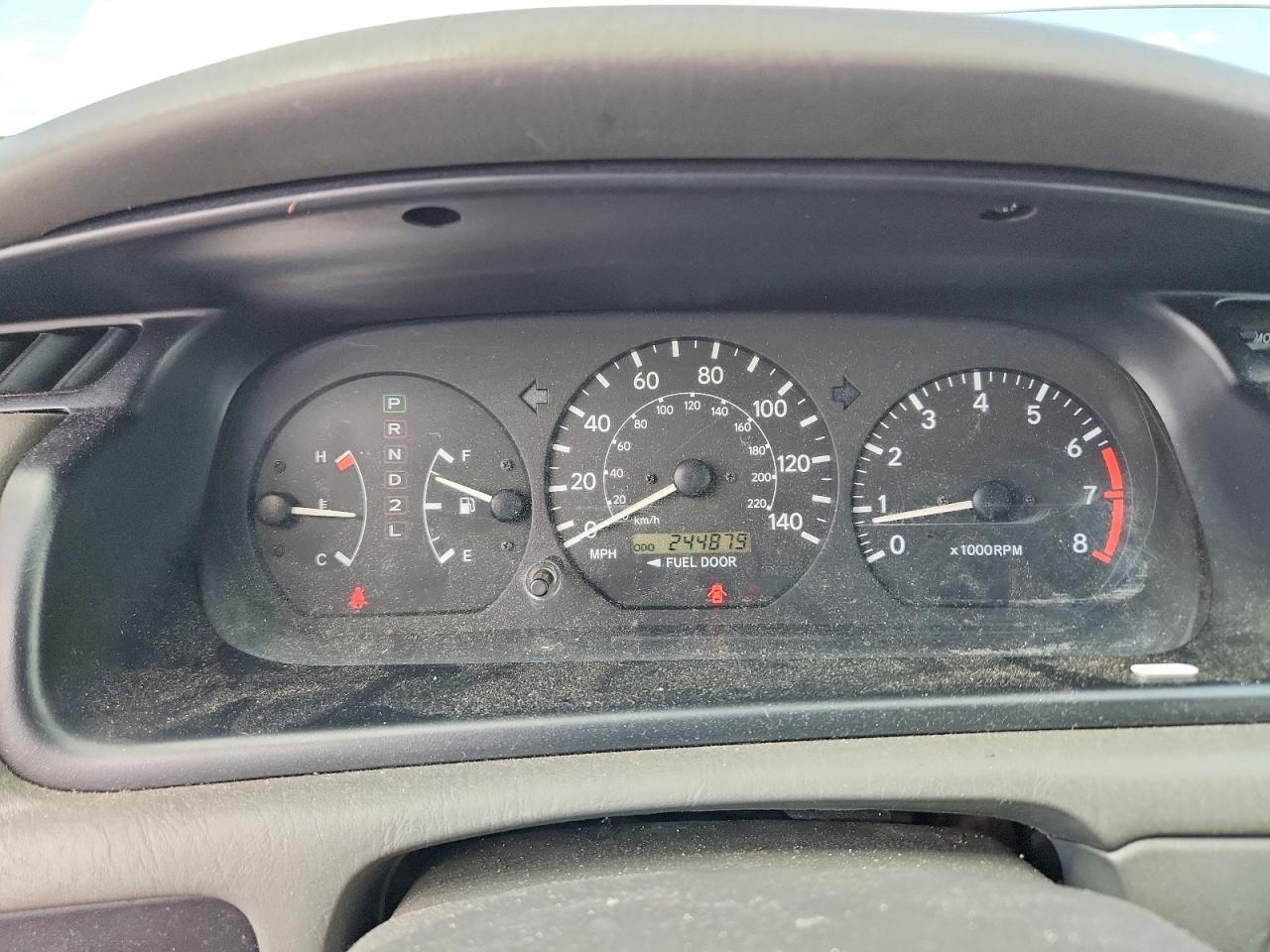 2001 Toyota Camry Le Белый vin: JT2BG28K010601635