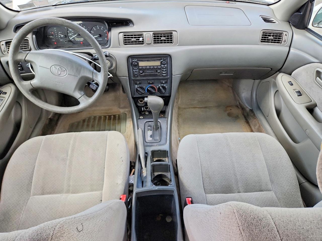 2001 Toyota Camry Le Белый vin: JT2BG28K010601635
