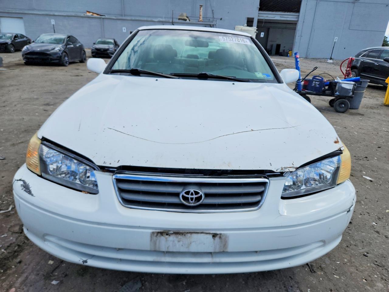 2001 Toyota Camry Le Белый vin: JT2BG28K010601635