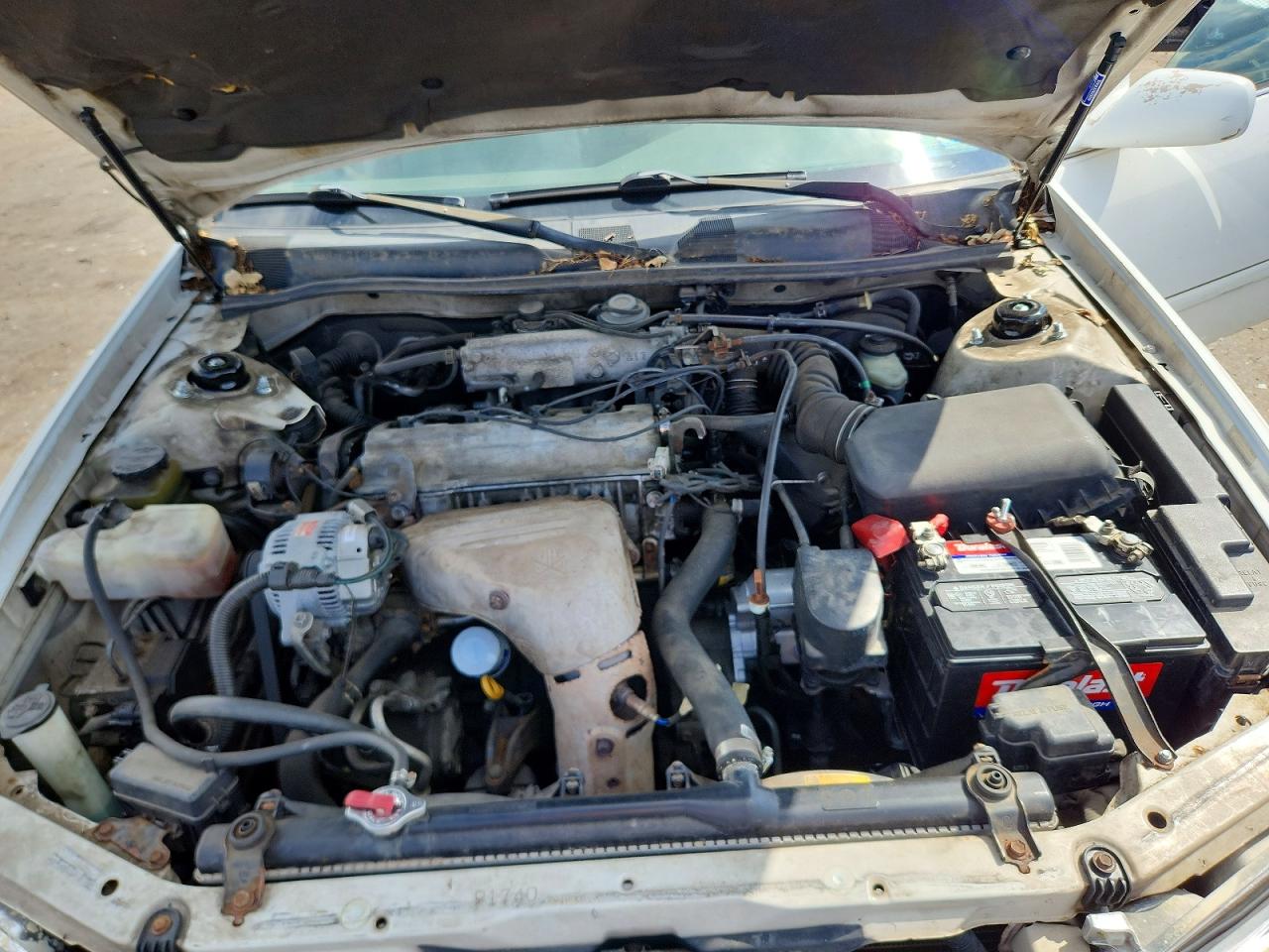 2001 Toyota Camry Le Белый vin: JT2BG28K010601635