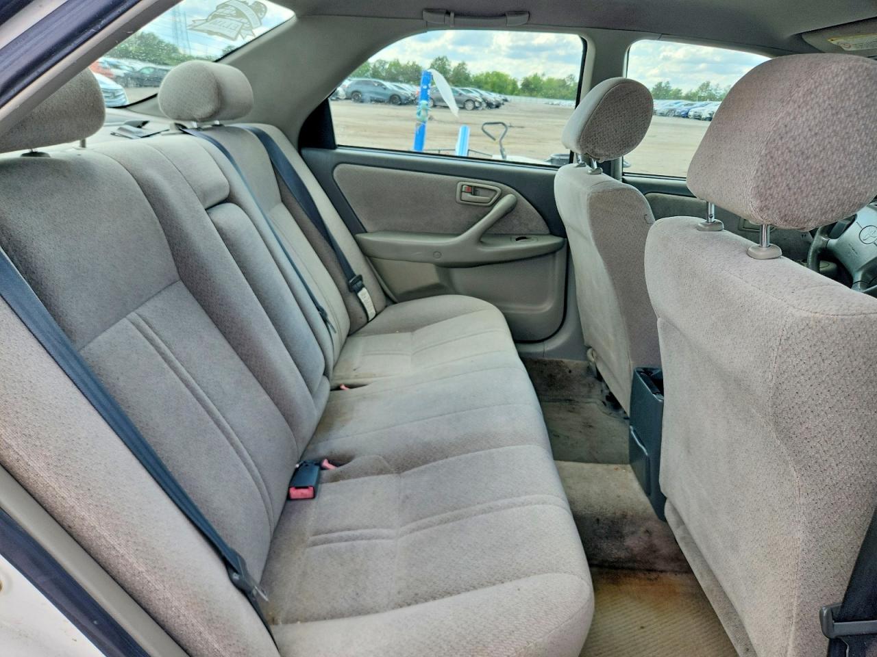 2001 Toyota Camry Le Белый vin: JT2BG28K010601635