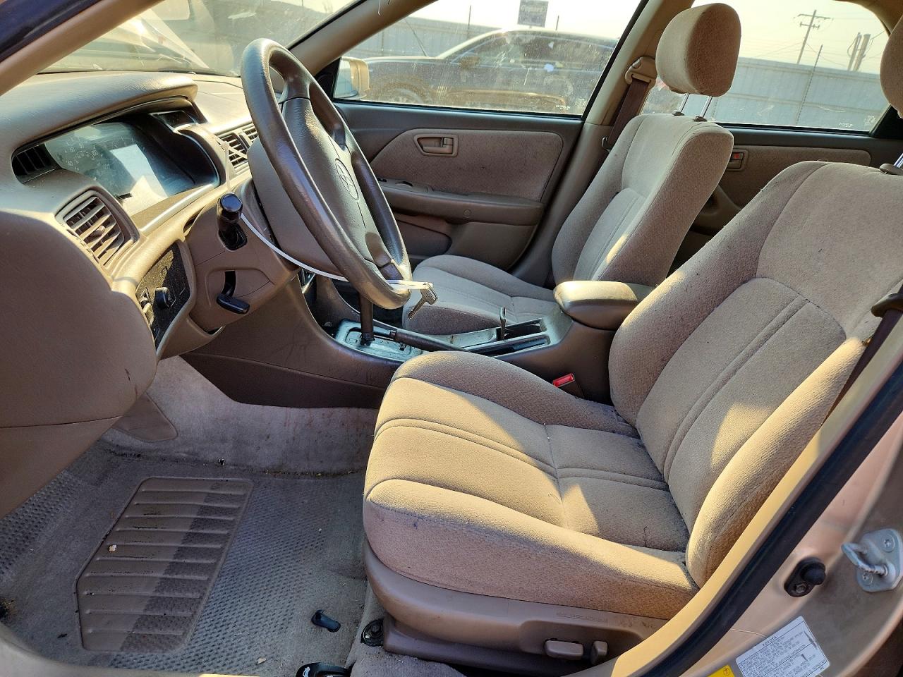 2001 Toyota Camry Le Tan vin: JT2BG28K010603630