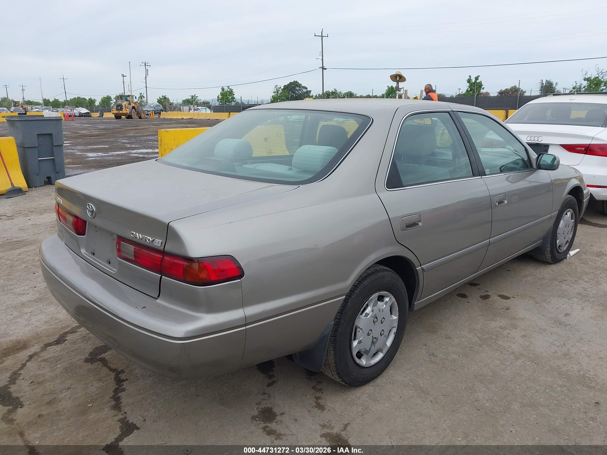 1998 Toyota Camry Le Beige vin: JT2BG28K0W0199882
